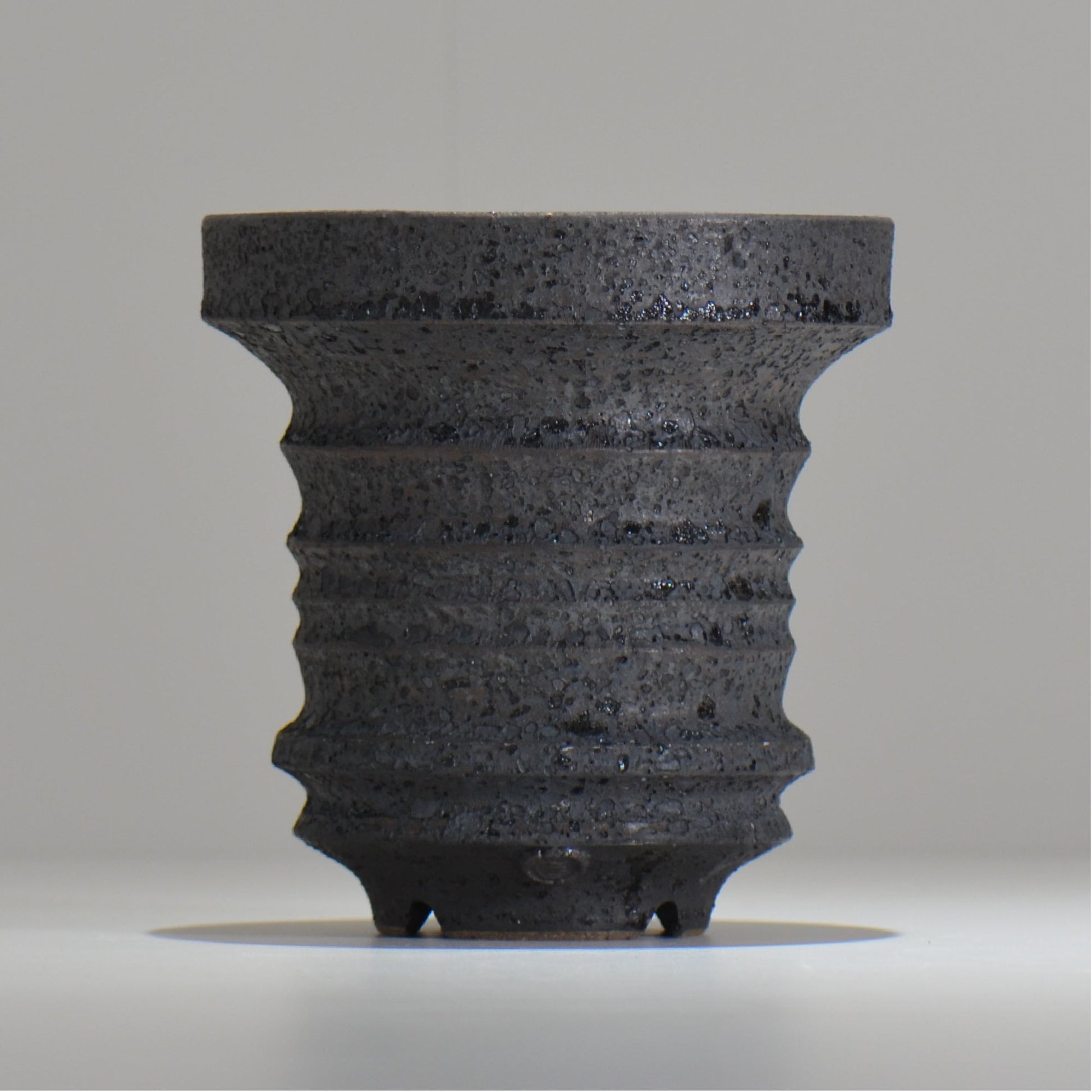 陶房Kibi / ジェットブラック/ tk_jb01_m  / 約 φ14.8cm / 植木鉢