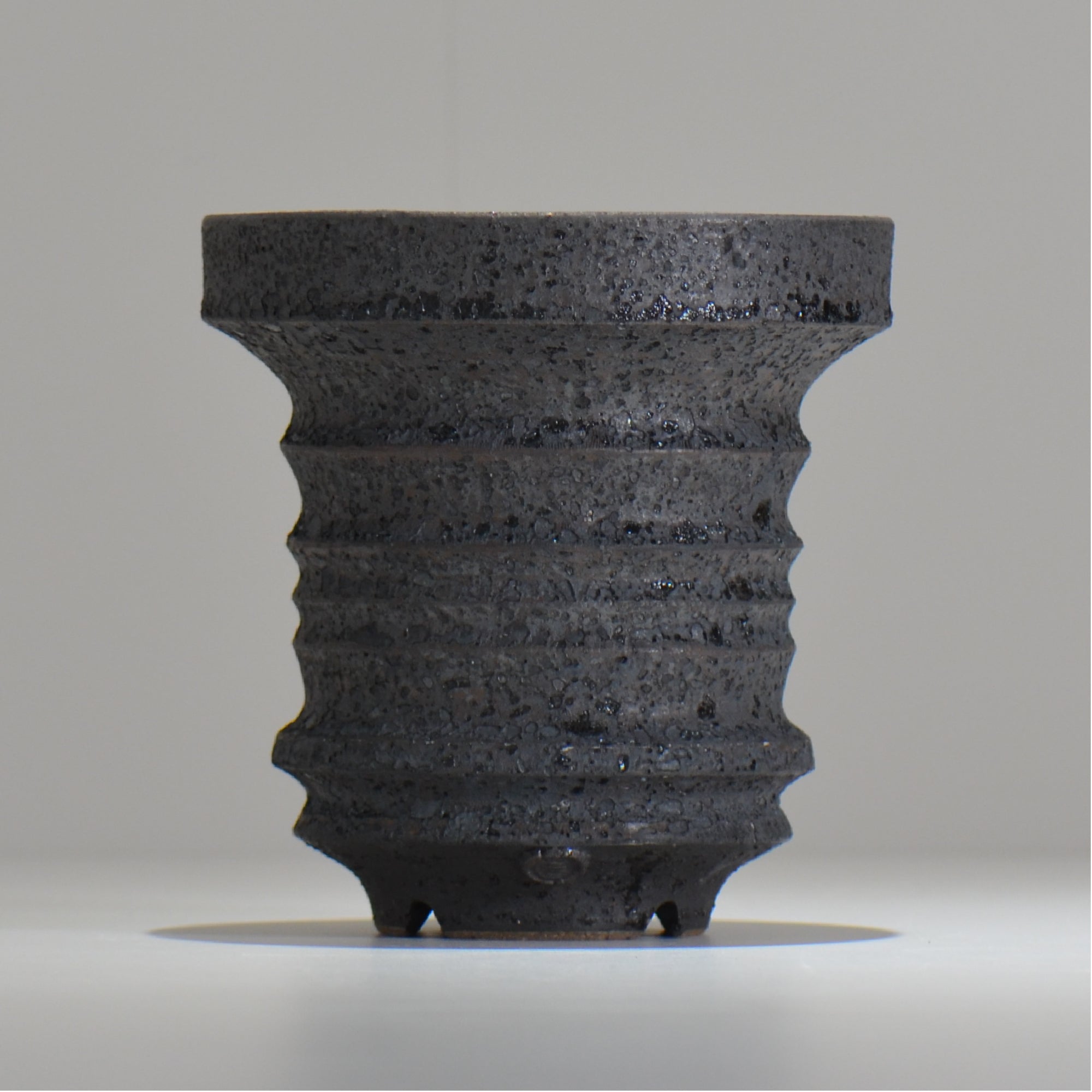 陶房Kibi / ジェットブラック/ tk_jb01_m  / 約 φ14.8cm / 植木鉢