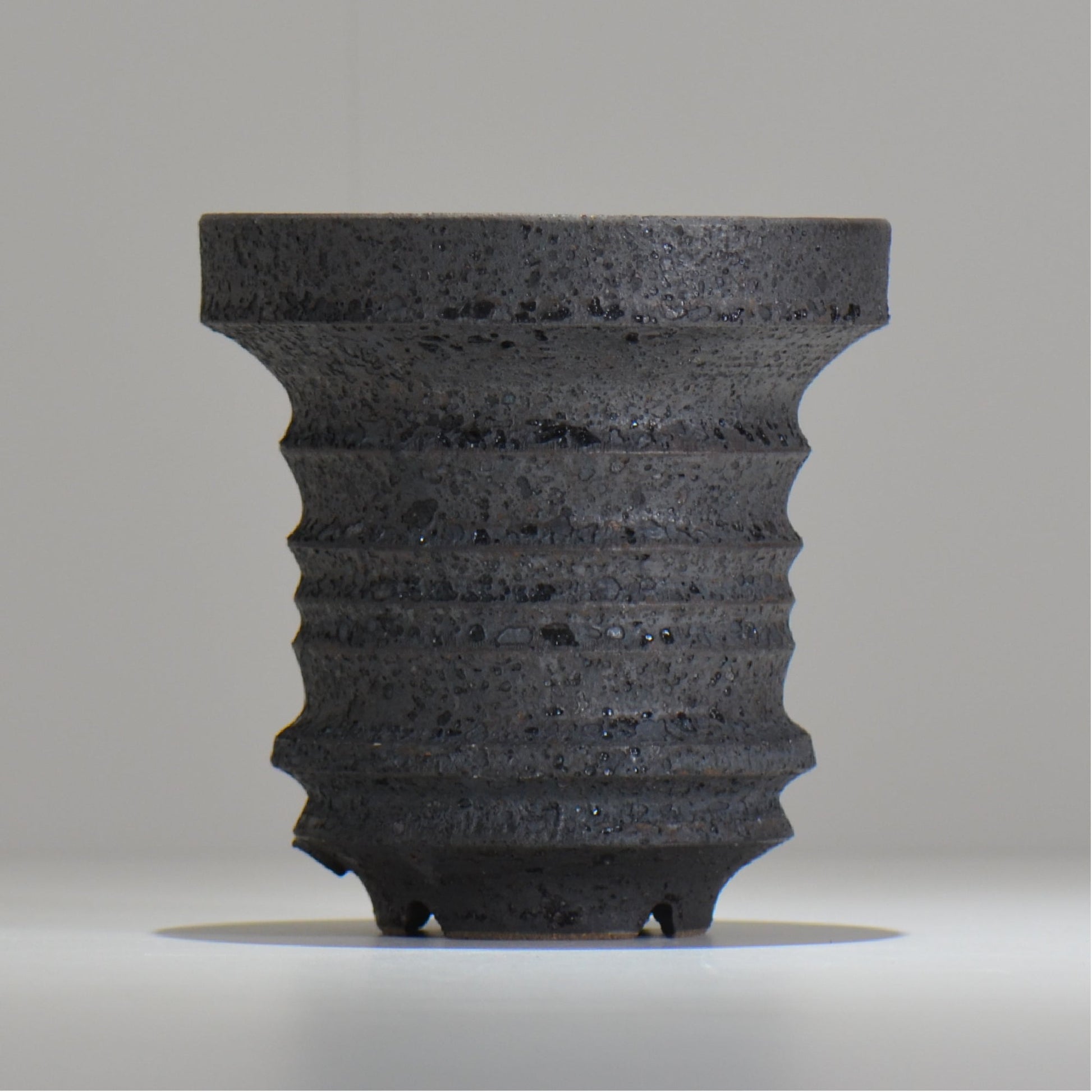 陶房Kibi / ジェットブラック/ tk_jb01_m  / 約 φ14.8cm / 植木鉢