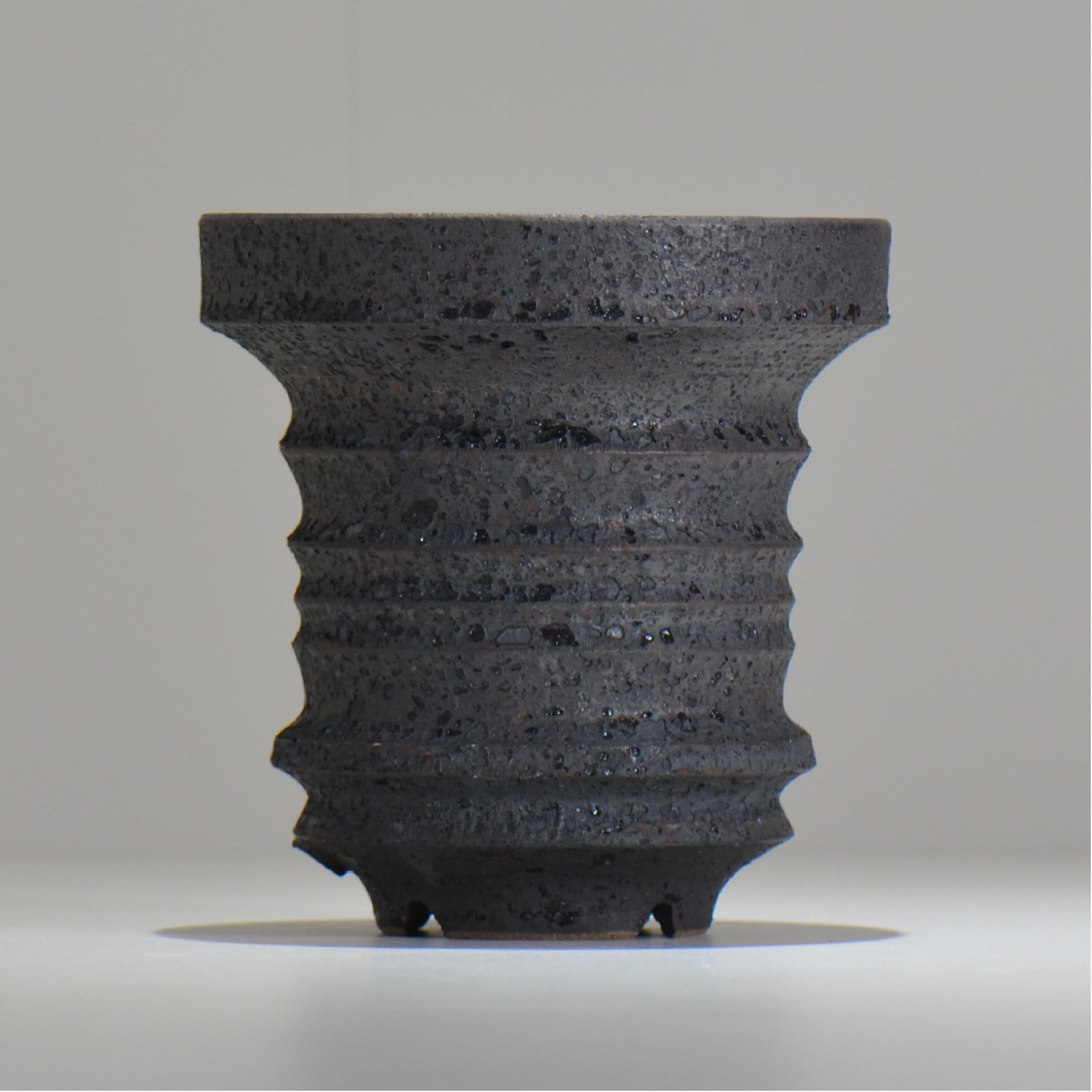 陶房Kibi / ジェットブラック/ tk_jb01_m  / 約 φ14.8cm / 植木鉢