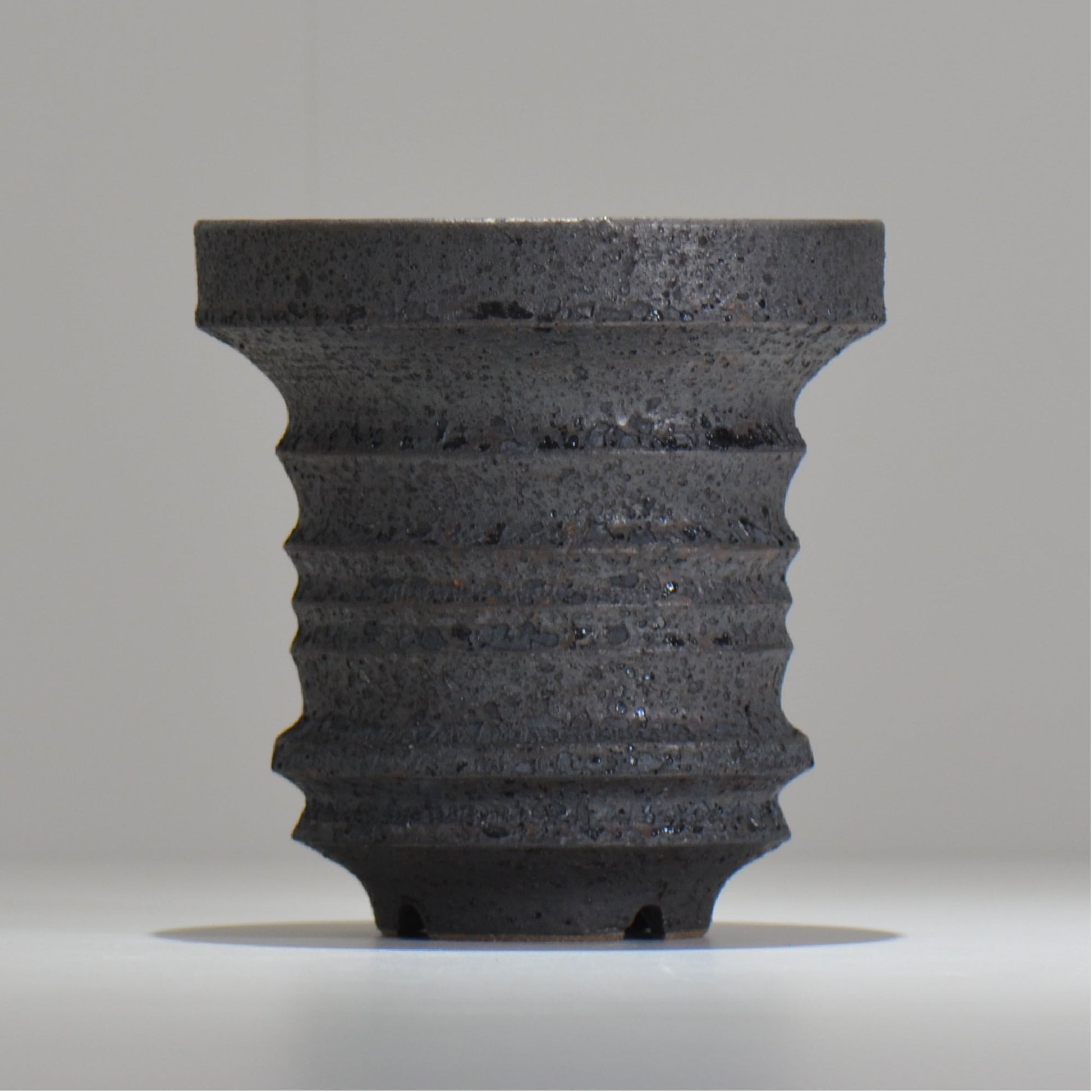 陶房Kibi / ジェットブラック/ tk_jb01_m  / 約 φ14.8cm / 植木鉢