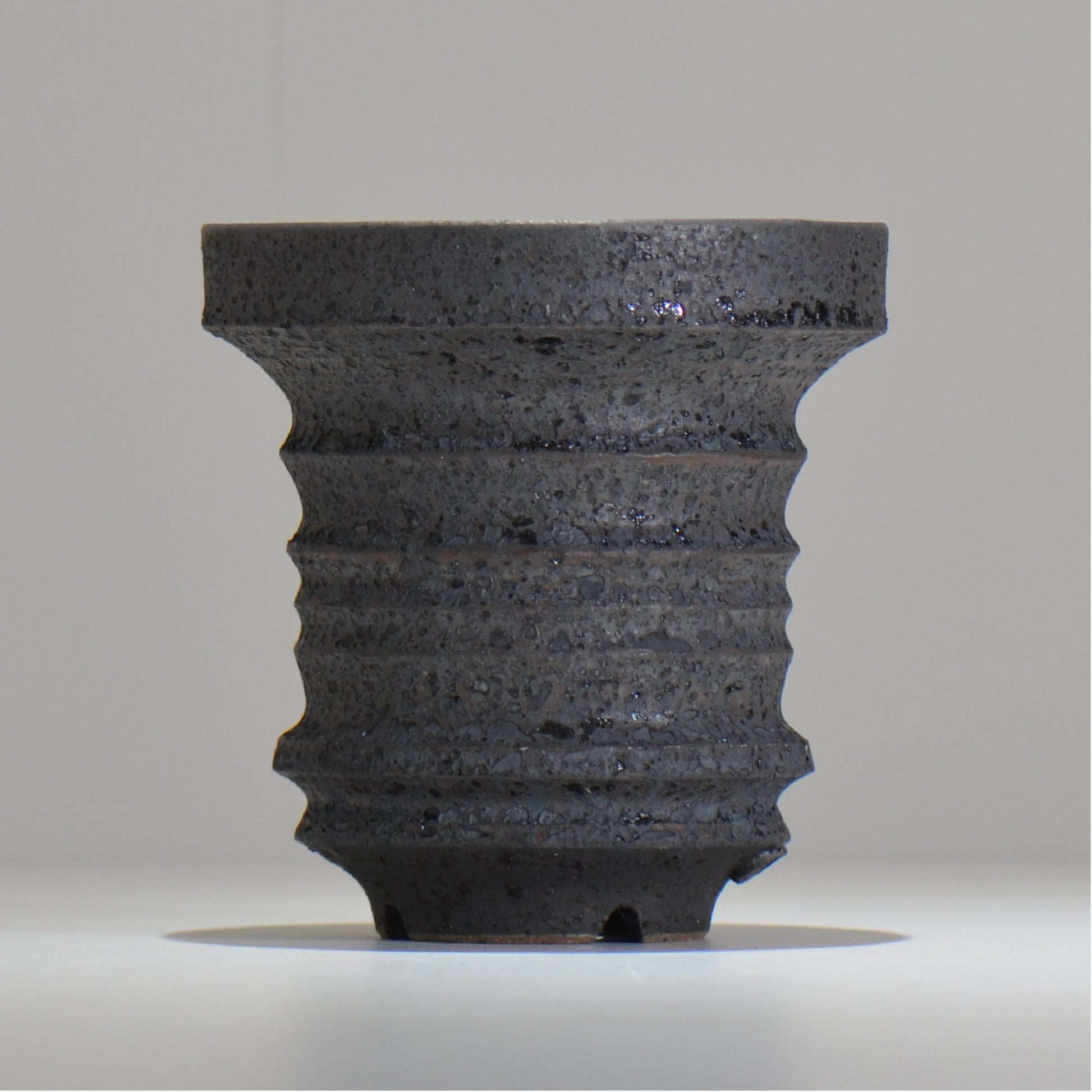 陶房Kibi / ジェットブラック/ tk_jb01_m  / 約 φ14.8cm / 植木鉢