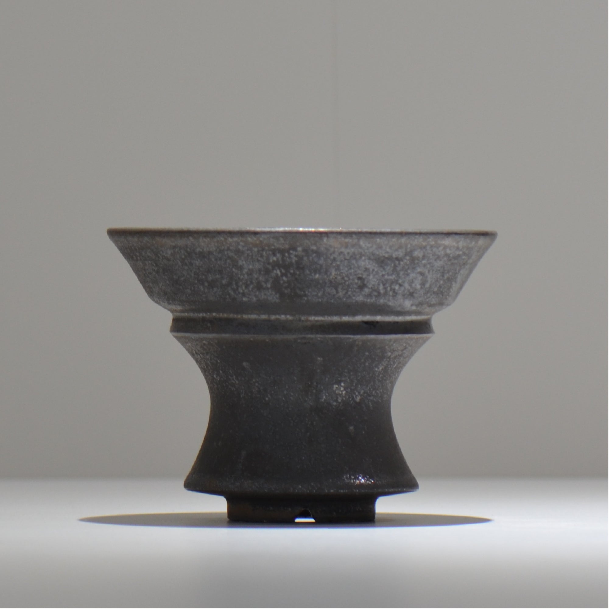 YATAGARASU / No.8 Type A 001 / L / 約 φ14.7cm / 植木鉢