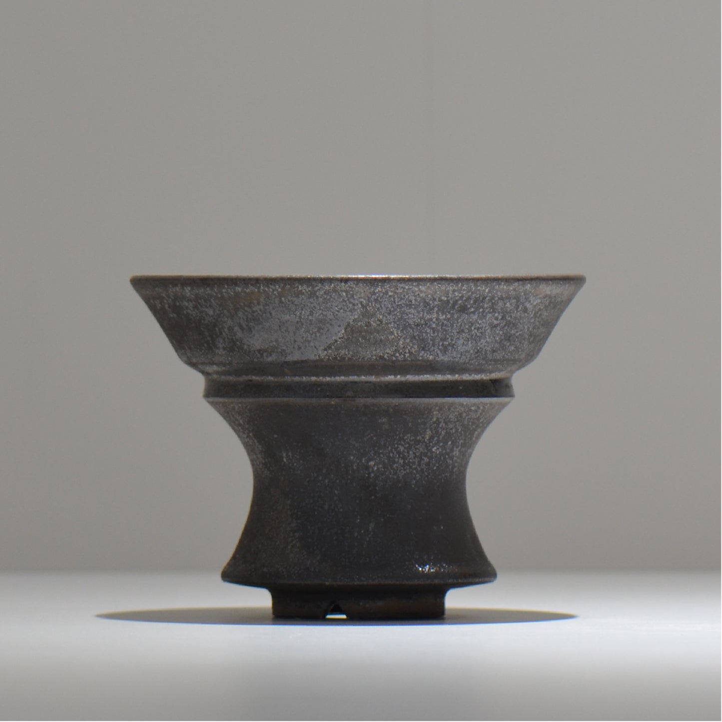 YATAGARASU / No.8 Type A 001 / L / 約 φ14.7cm / 植木鉢