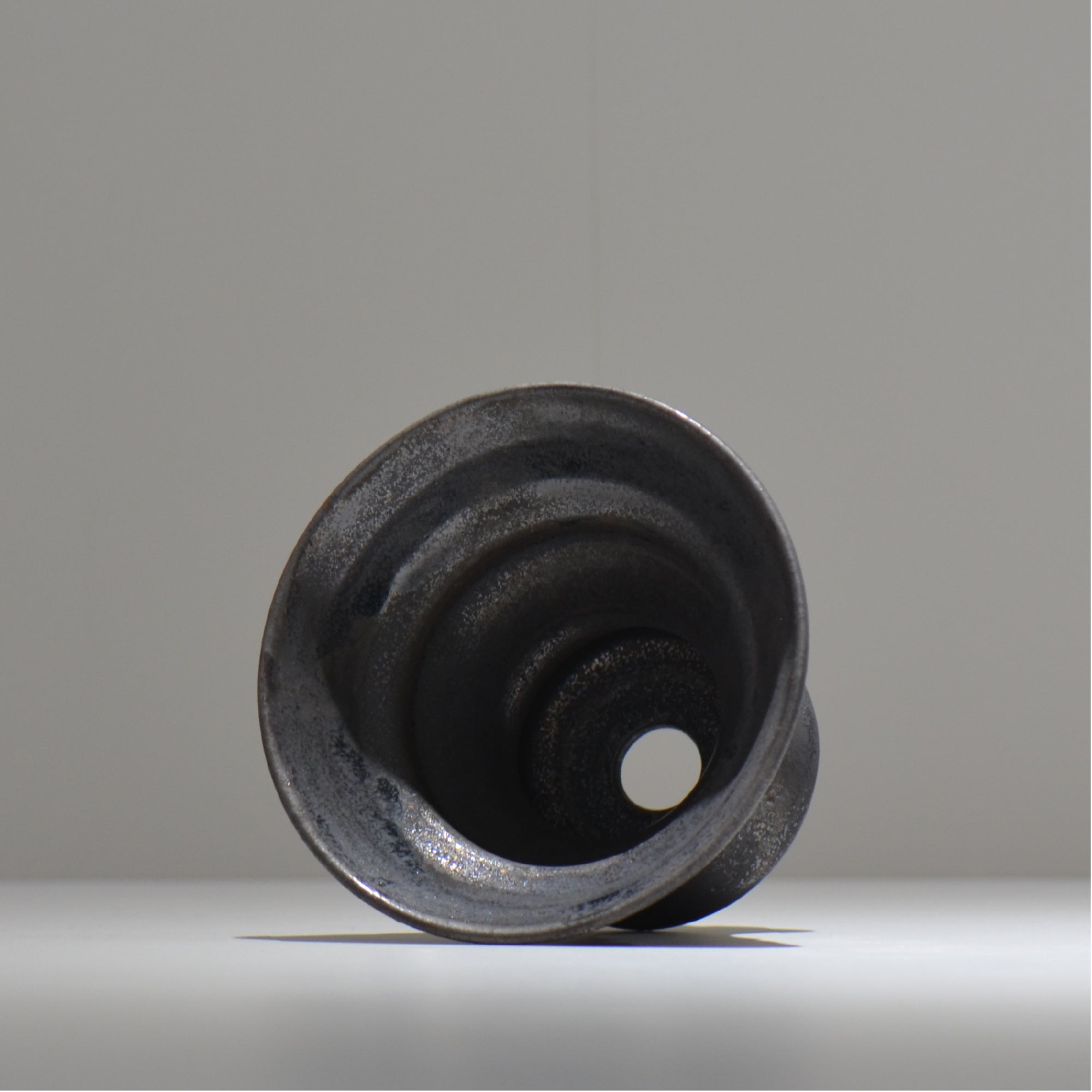 YATAGARASU / No.8 Type A 001 / L / 約 φ14.7cm / 植木鉢