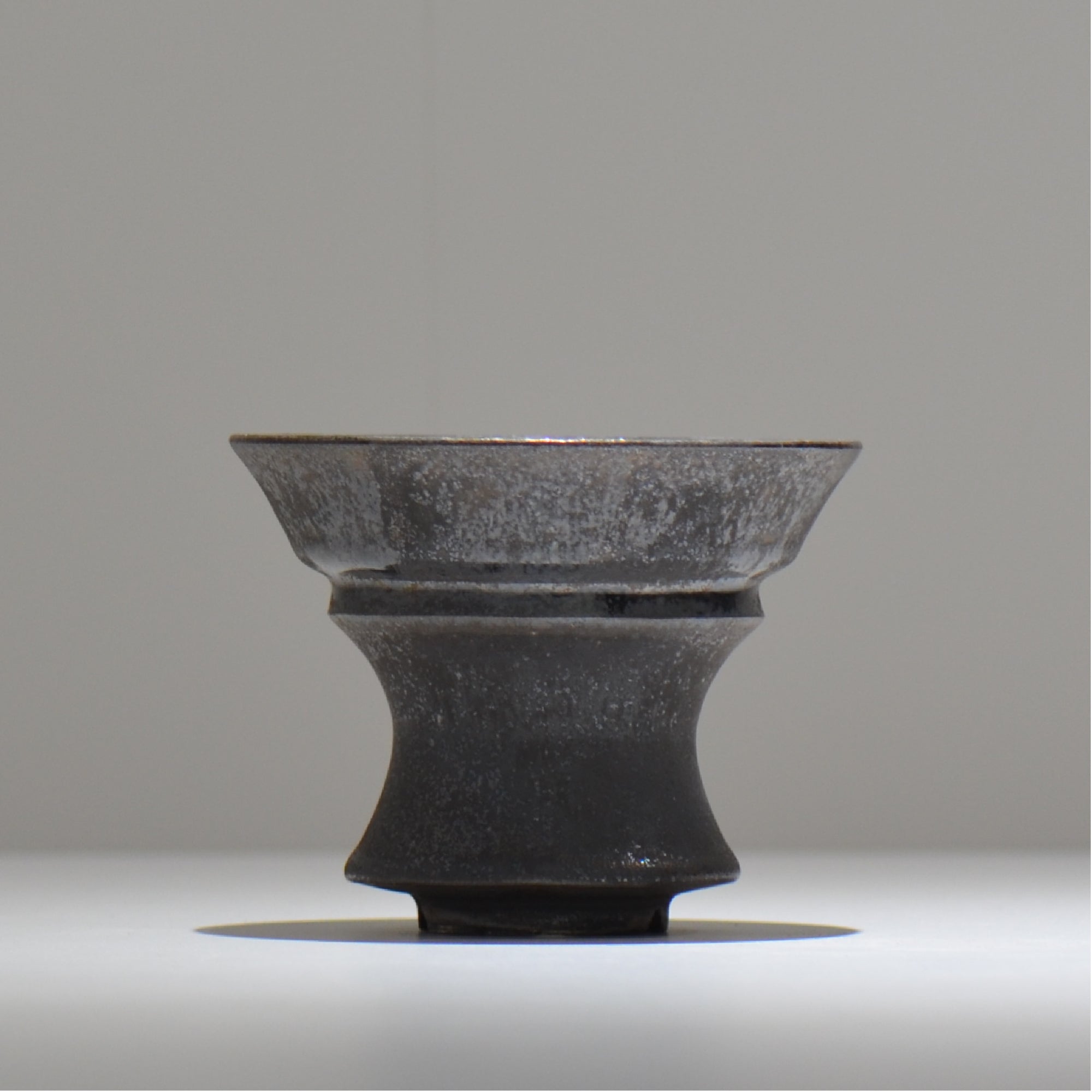 YATAGARASU / No.8 Type A 001 / M / 約 φ12.3cm / 植木鉢