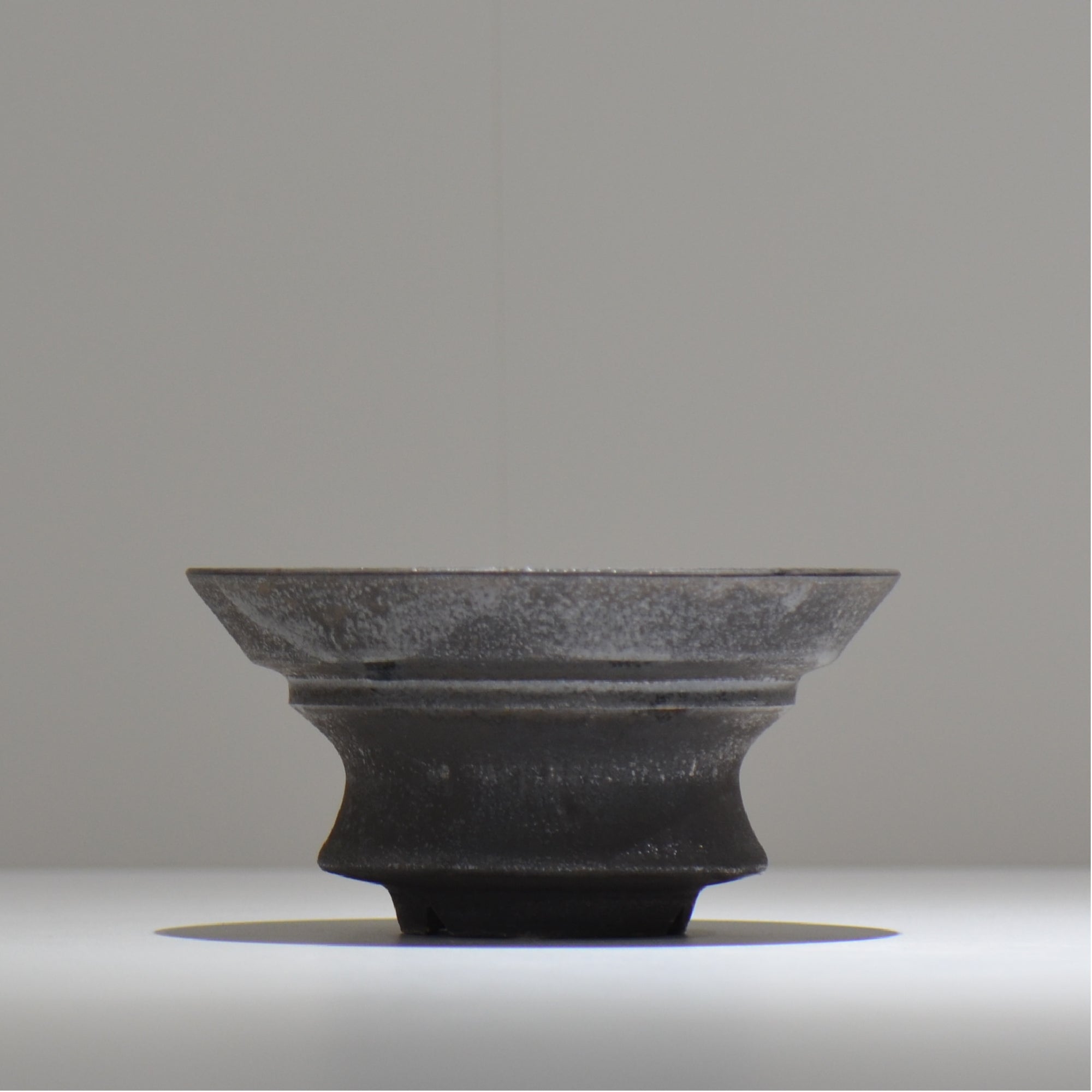 YATAGARASU / No.8 Type A 002 / L / 約 φ15.5cm / 植木鉢