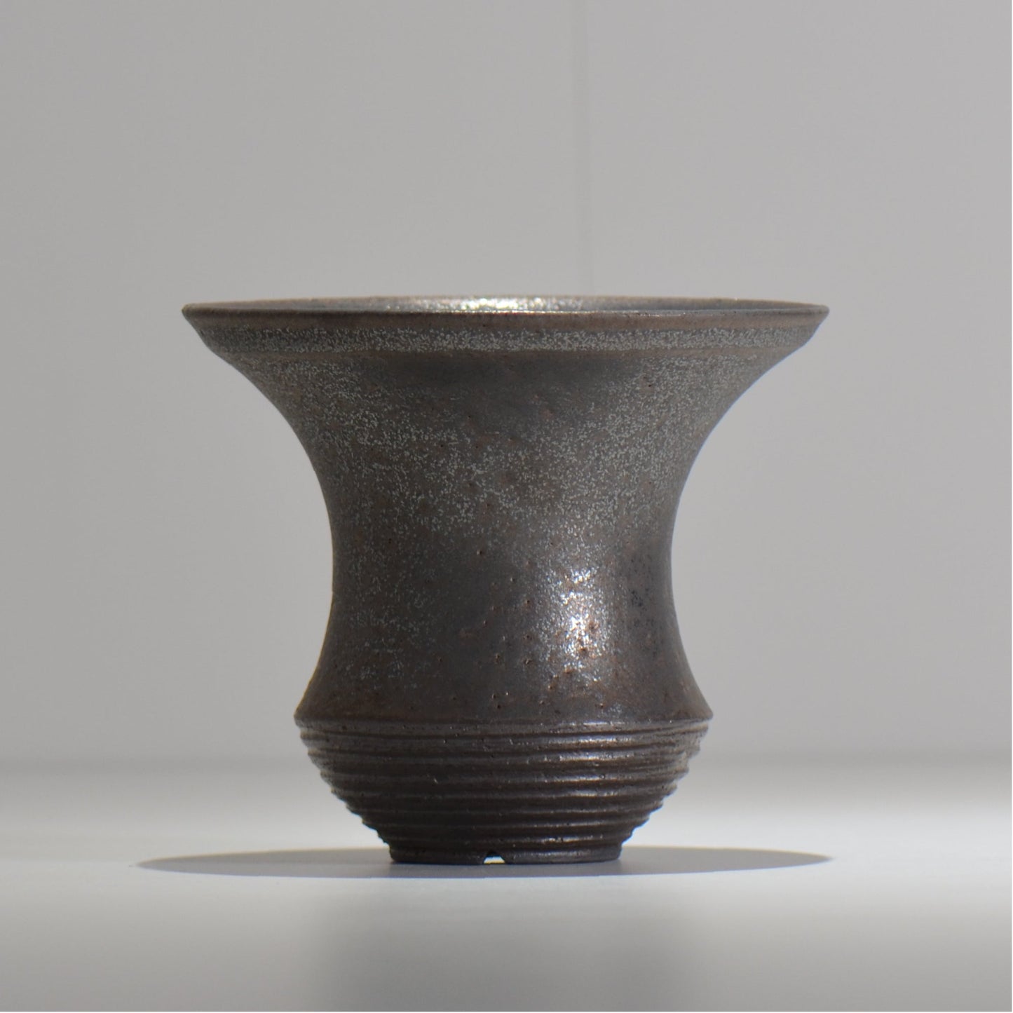 HACHILABO / UNIQUE POT 01 / L / 約 φ14.5cm / 植木鉢