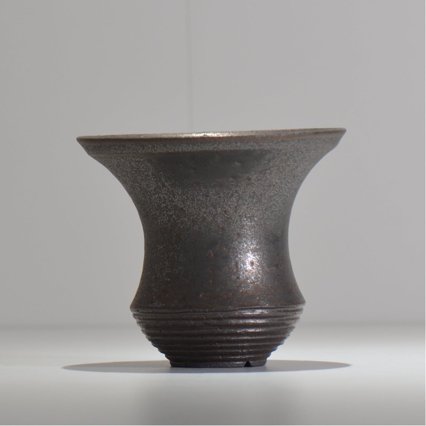 HACHILABO / UNIQUE POT 01 / L / 約 φ14.5cm / 植木鉢