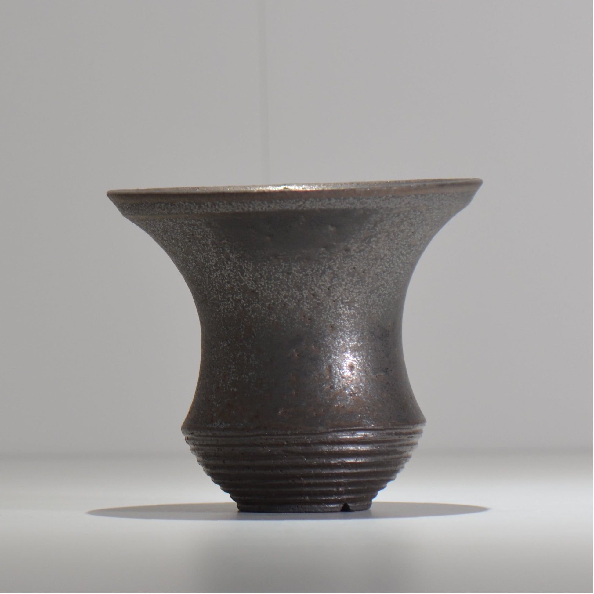 HACHILABO / UNIQUE POT 01 / L / 約 φ14.5cm / 植木鉢