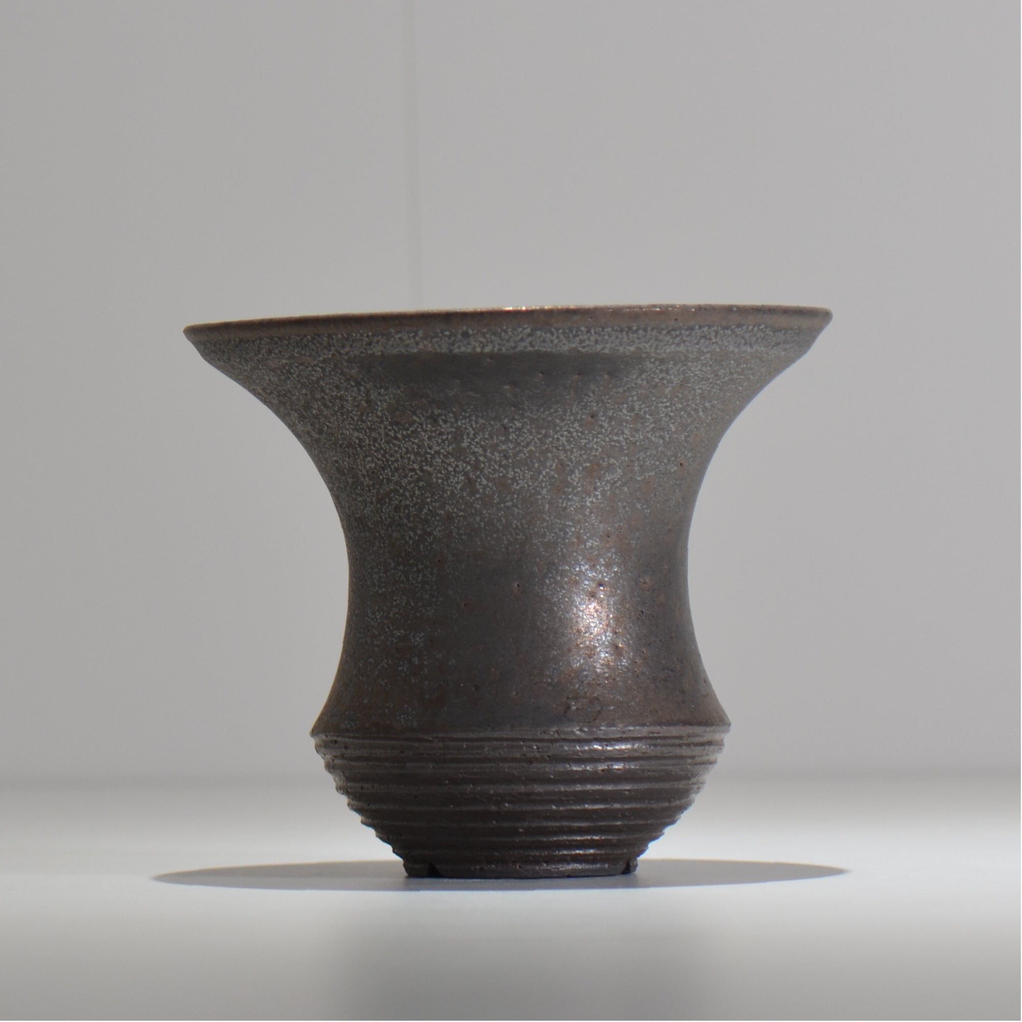 HACHILABO / UNIQUE POT 01 / L / 約 φ14.5cm / 植木鉢