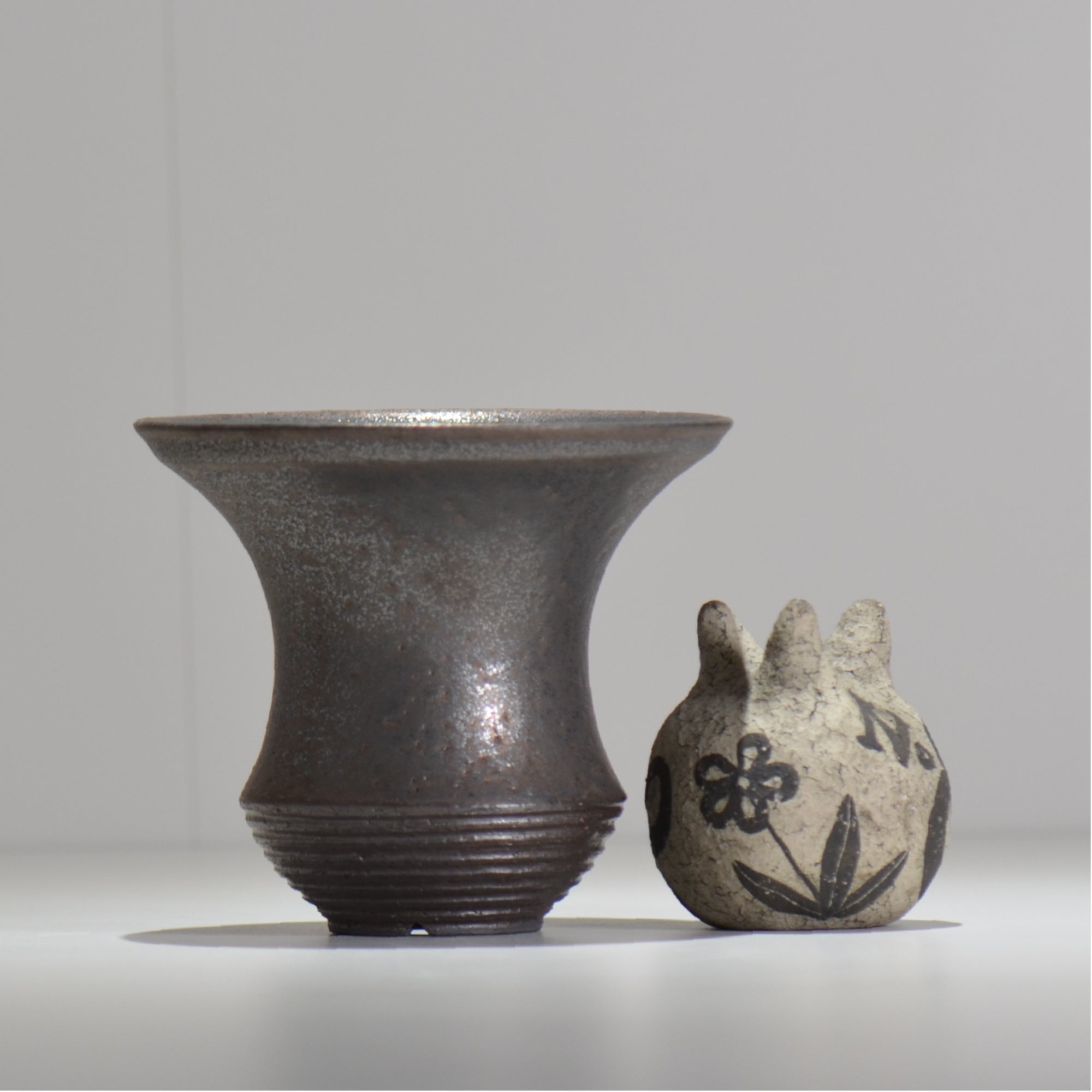 HACHILABO / UNIQUE POT 01 / L / 約 φ14.5cm / 植木鉢