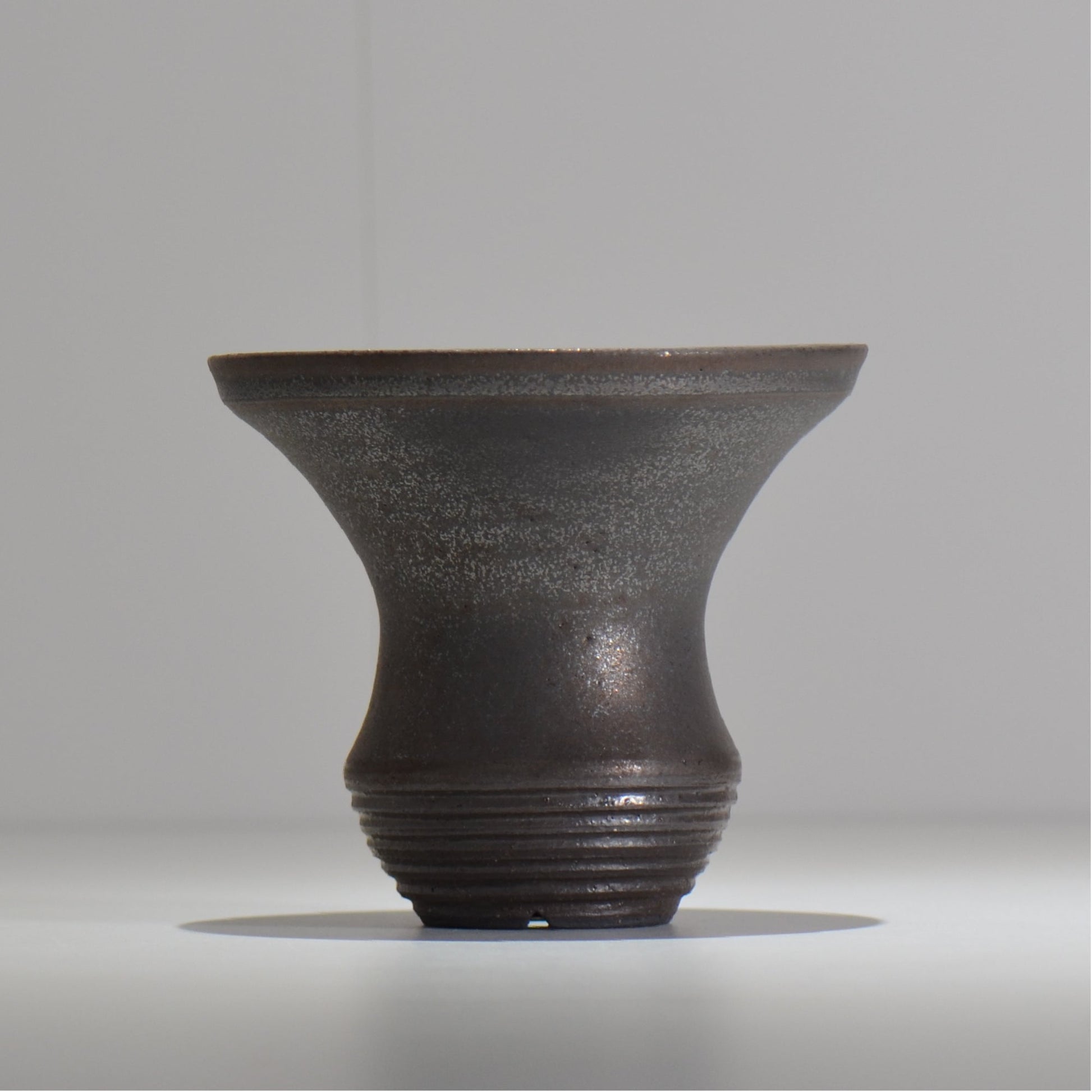 HACHILABO / UNIQUE POT 01 / M / 約 φ13.5cm / 植木鉢