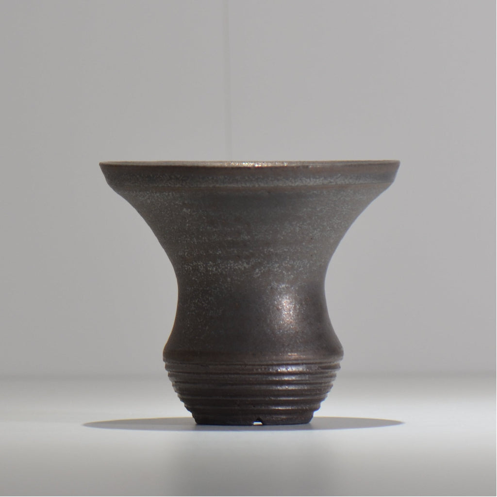 HACHILABO / UNIQUE POT 01 / M / 約 φ13.5cm / 植木鉢