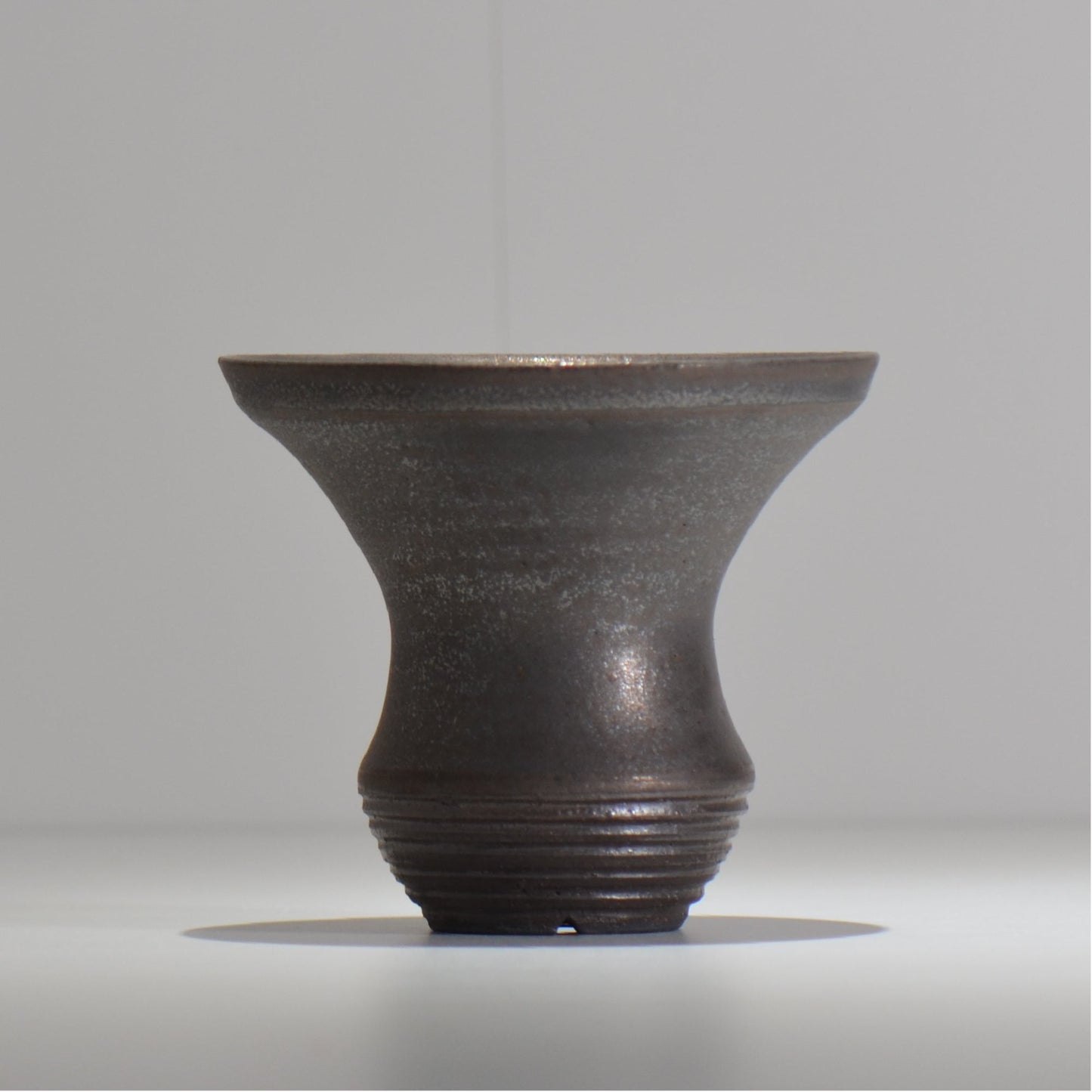 HACHILABO / UNIQUE POT 01 / M / 約 φ13.5cm / 植木鉢