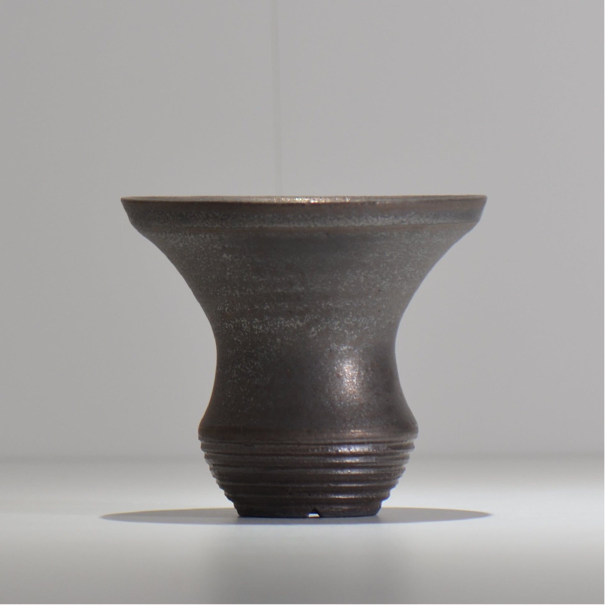 HACHILABO / UNIQUE POT 01 / M / 約 φ13.5cm / 植木鉢