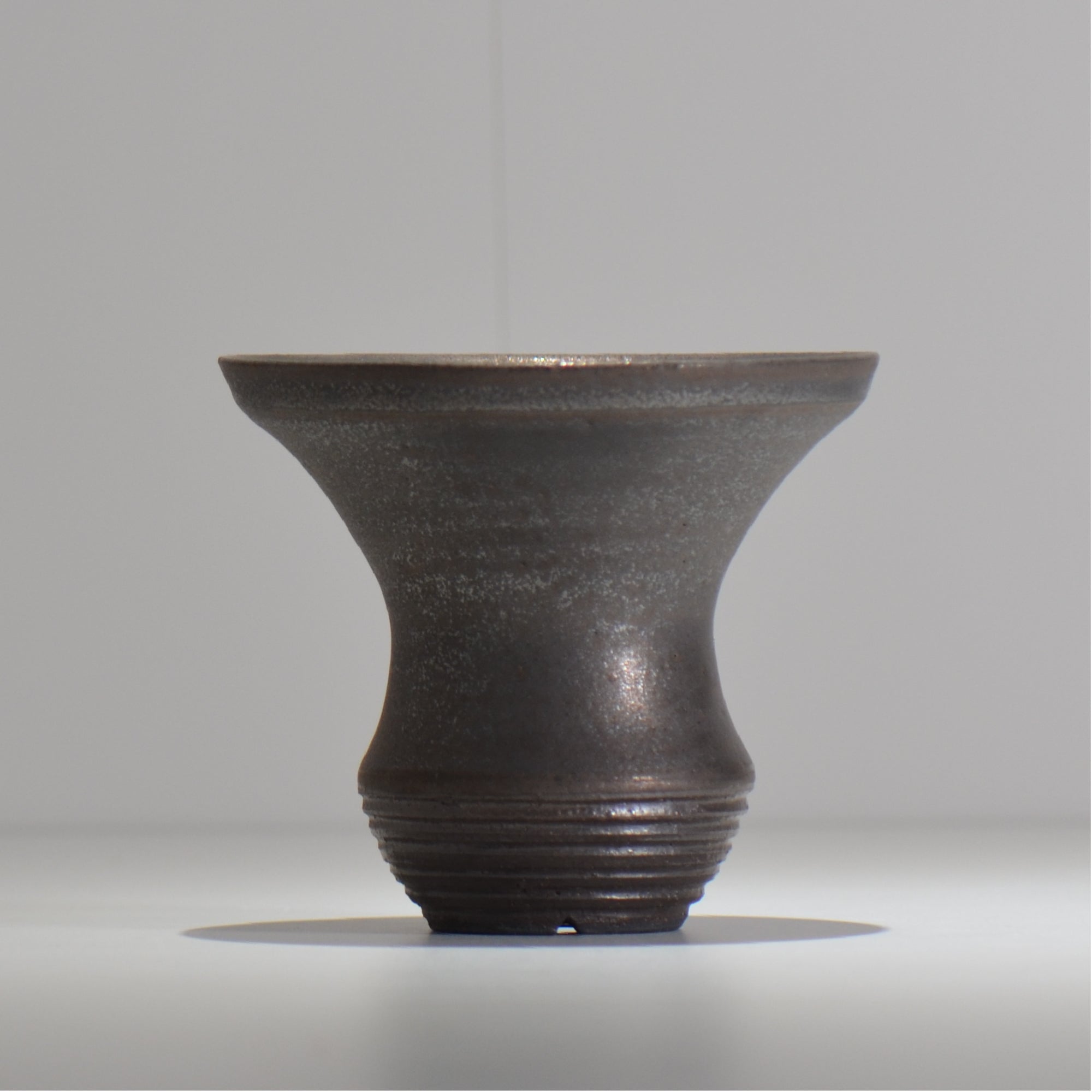 HACHILABO / UNIQUE POT 01 / M / 約 φ13.5cm / 植木鉢