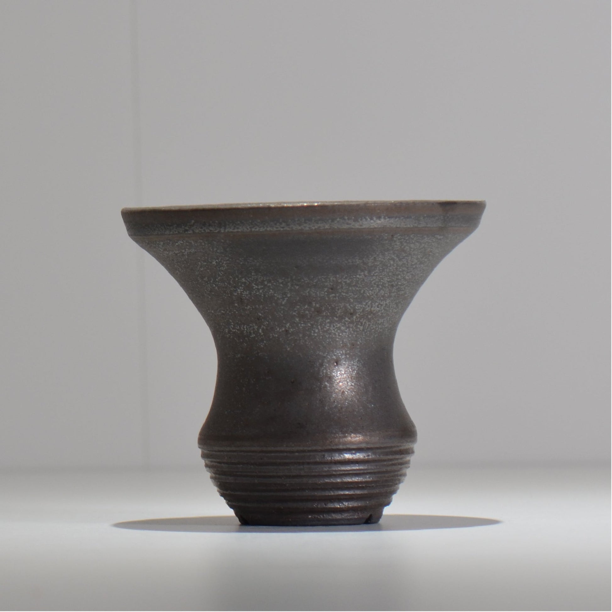 HACHILABO / UNIQUE POT 01 / M / 約 φ13.5cm / 植木鉢