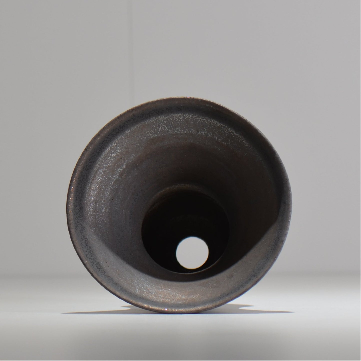 HACHILABO / UNIQUE POT 01 / M / 約 φ13.5cm / 植木鉢