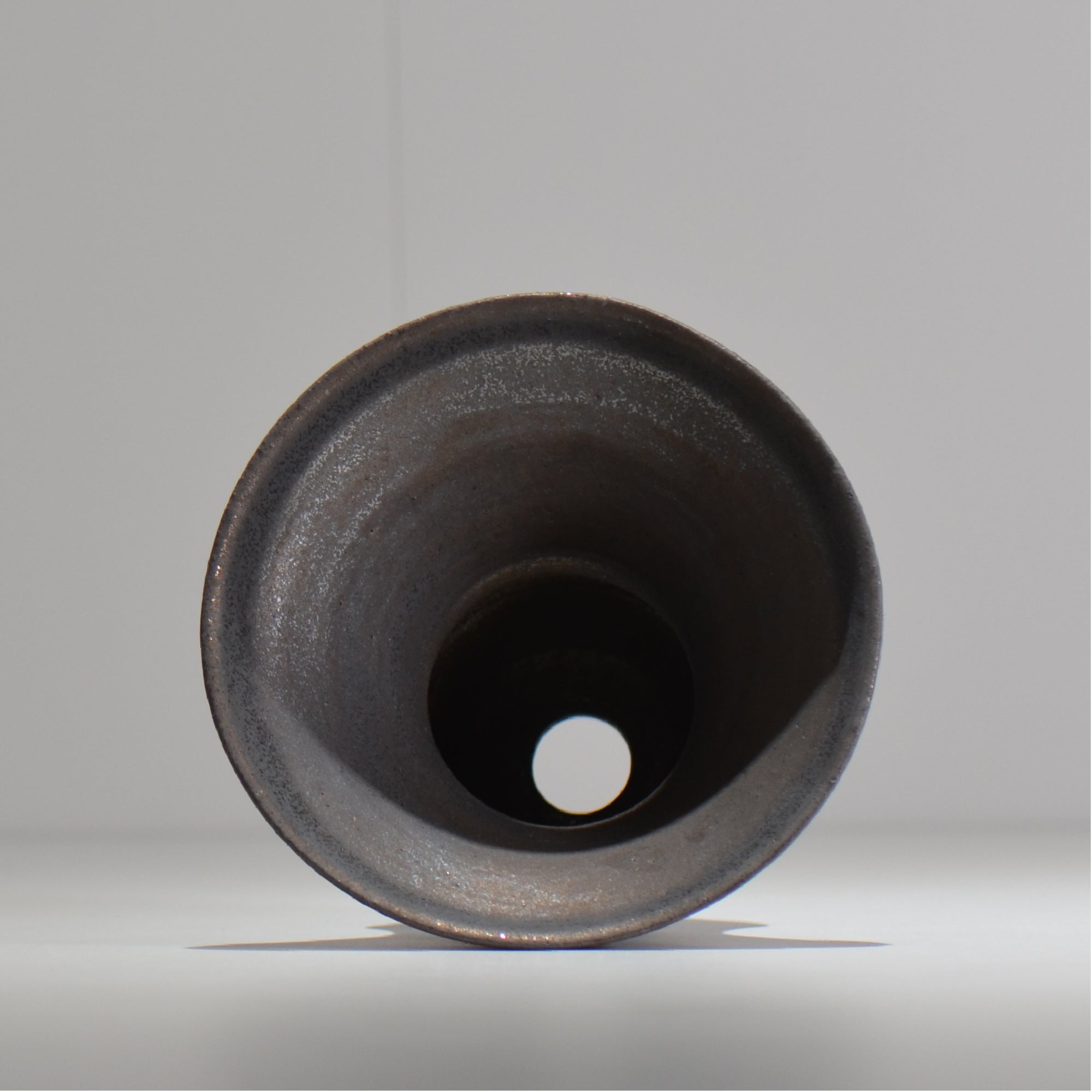 HACHILABO / UNIQUE POT 01 / M / 約 φ13.5cm / 植木鉢