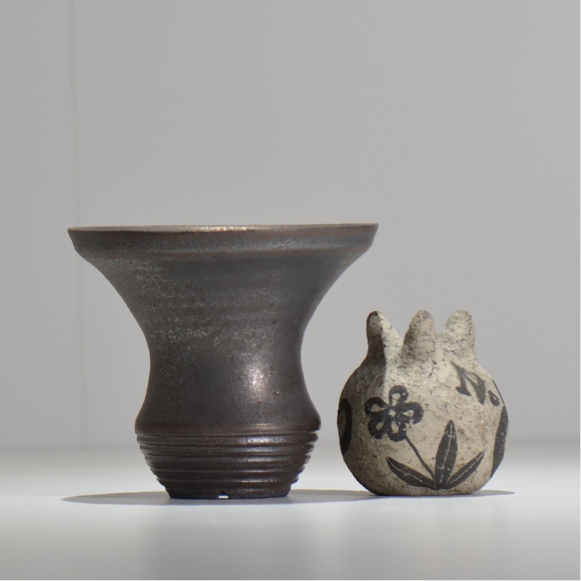 HACHILABO / UNIQUE POT 01 / M / 約 φ13.5cm / 植木鉢