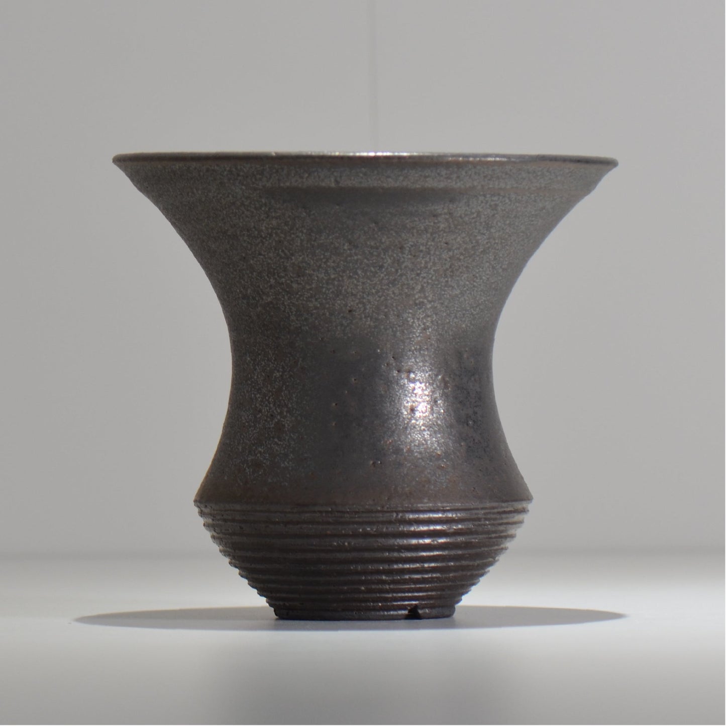 HACHILABO / UNIQUE POT 01 / XL / 約 φ17.5cm / 植木鉢