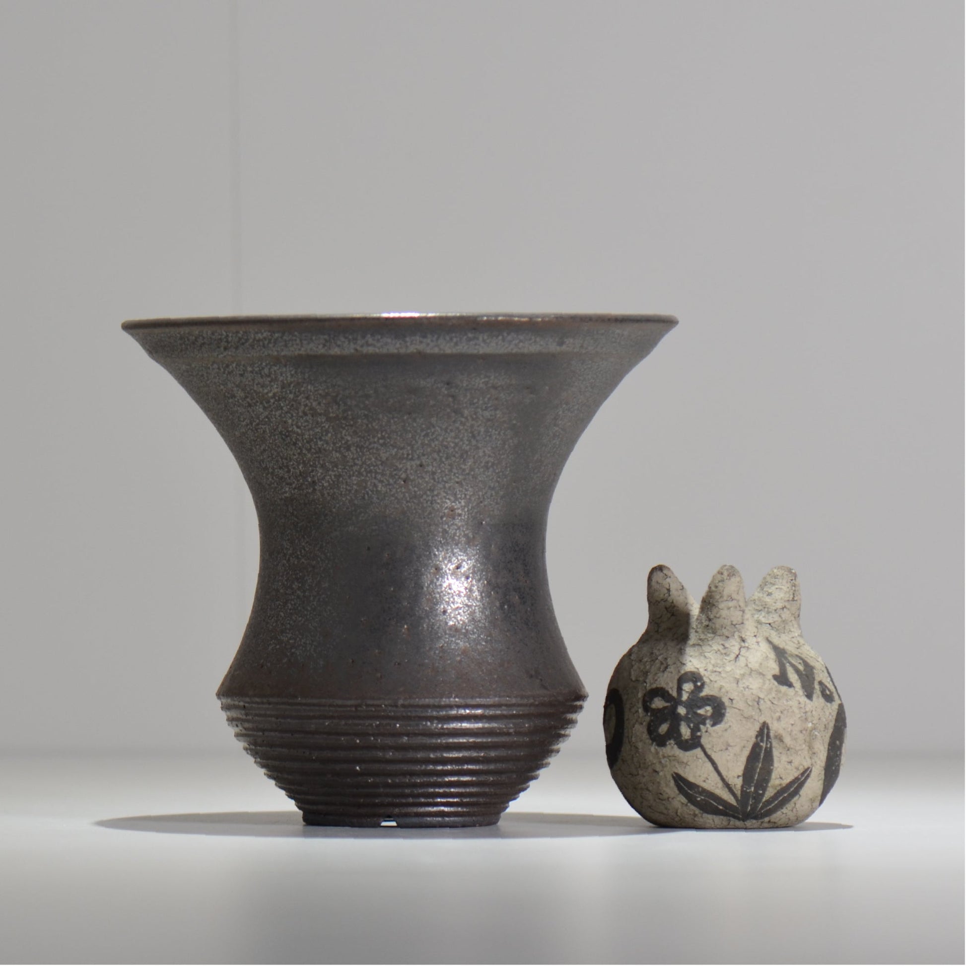 HACHILABO / UNIQUE POT 01 / XL / 約 φ17.5cm / 植木鉢