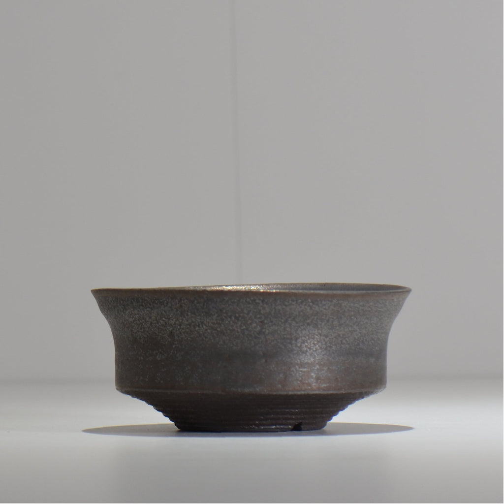 HACHILABO / UNIQUE POT 02 / M / 約 φ14.5cm / 植木鉢