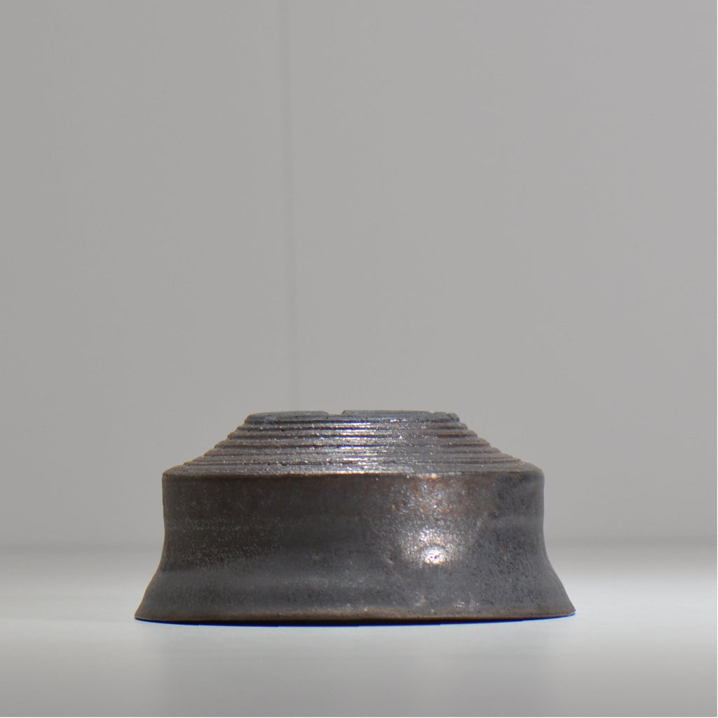 HACHILABO / UNIQUE POT 02 / M / 約 φ14.5cm / 植木鉢