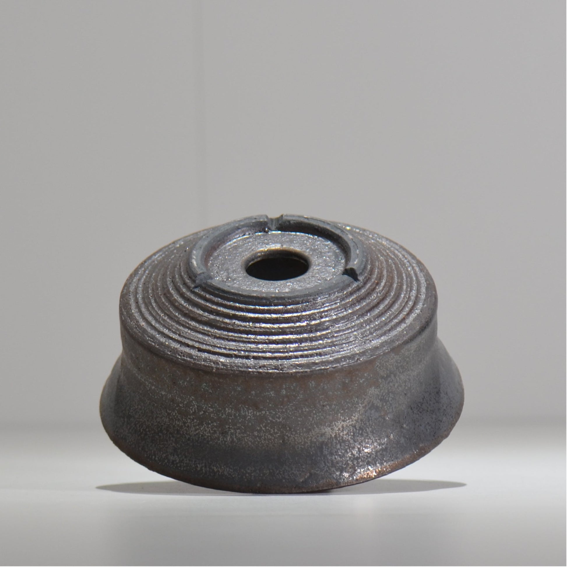 HACHILABO / UNIQUE POT 02 / M / 約 φ14.5cm / 植木鉢