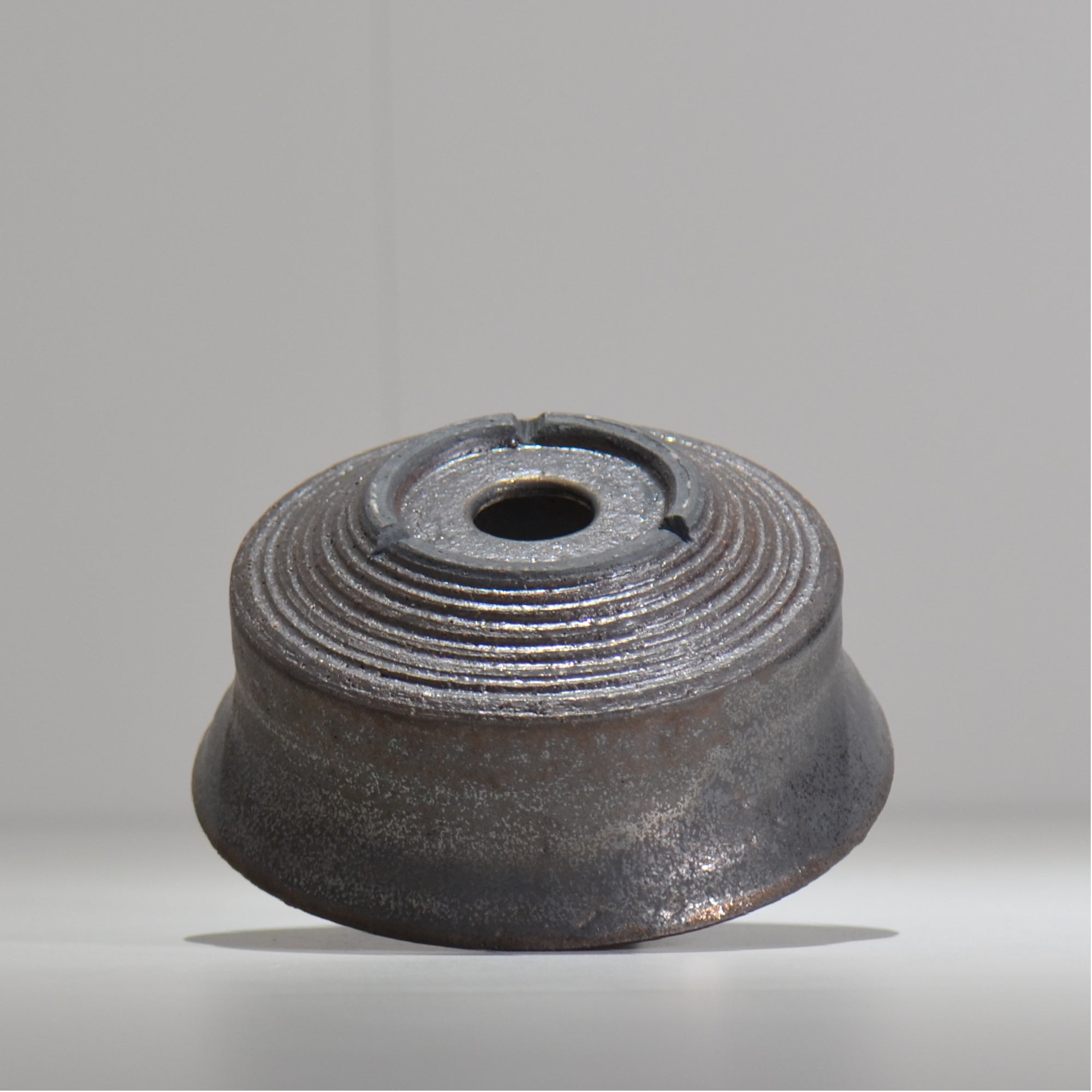 HACHILABO / UNIQUE POT 02 / M / 約 φ14.5cm / 植木鉢