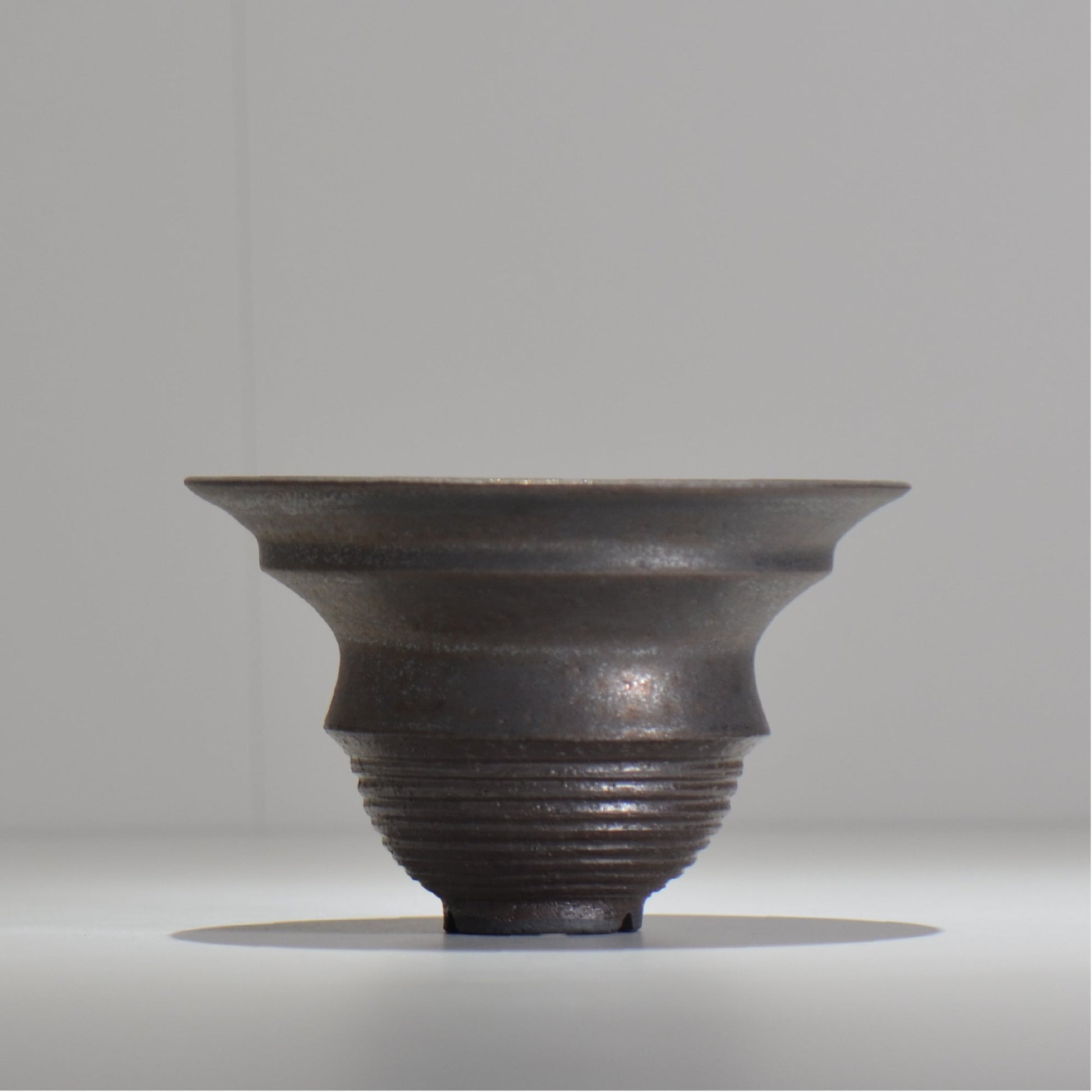 HACHILABO / UNIQUE POT 03 / L / 約 φ16.7cm / 植木鉢