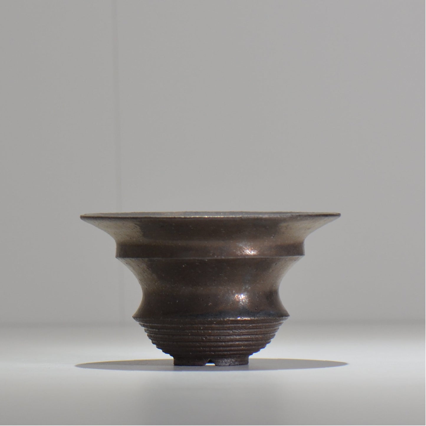 HACHILABO / UNIQUE POT 03 / M / 約 φ13.7cm / 植木鉢