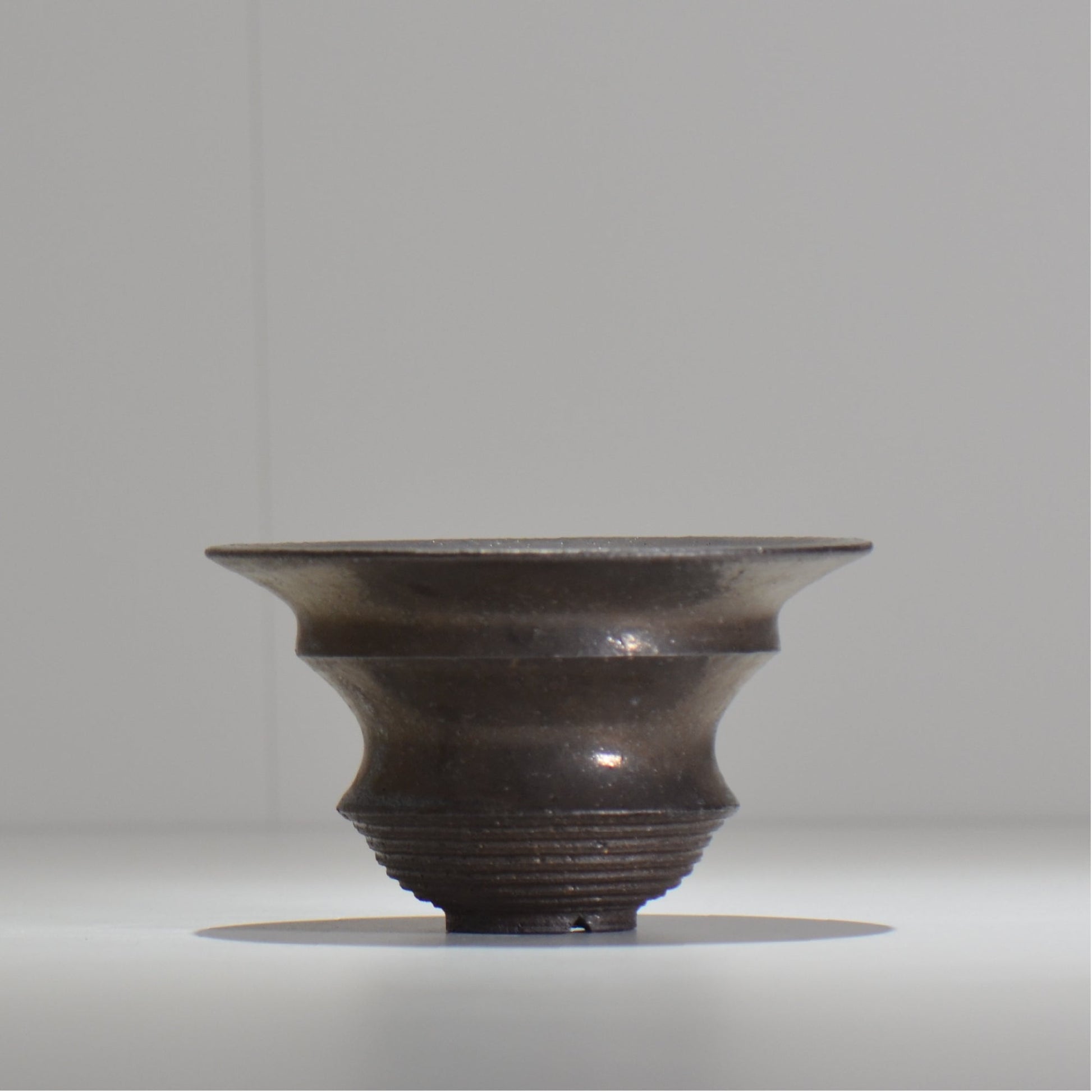 HACHILABO / UNIQUE POT 03 / M / 約 φ13.7cm / 植木鉢