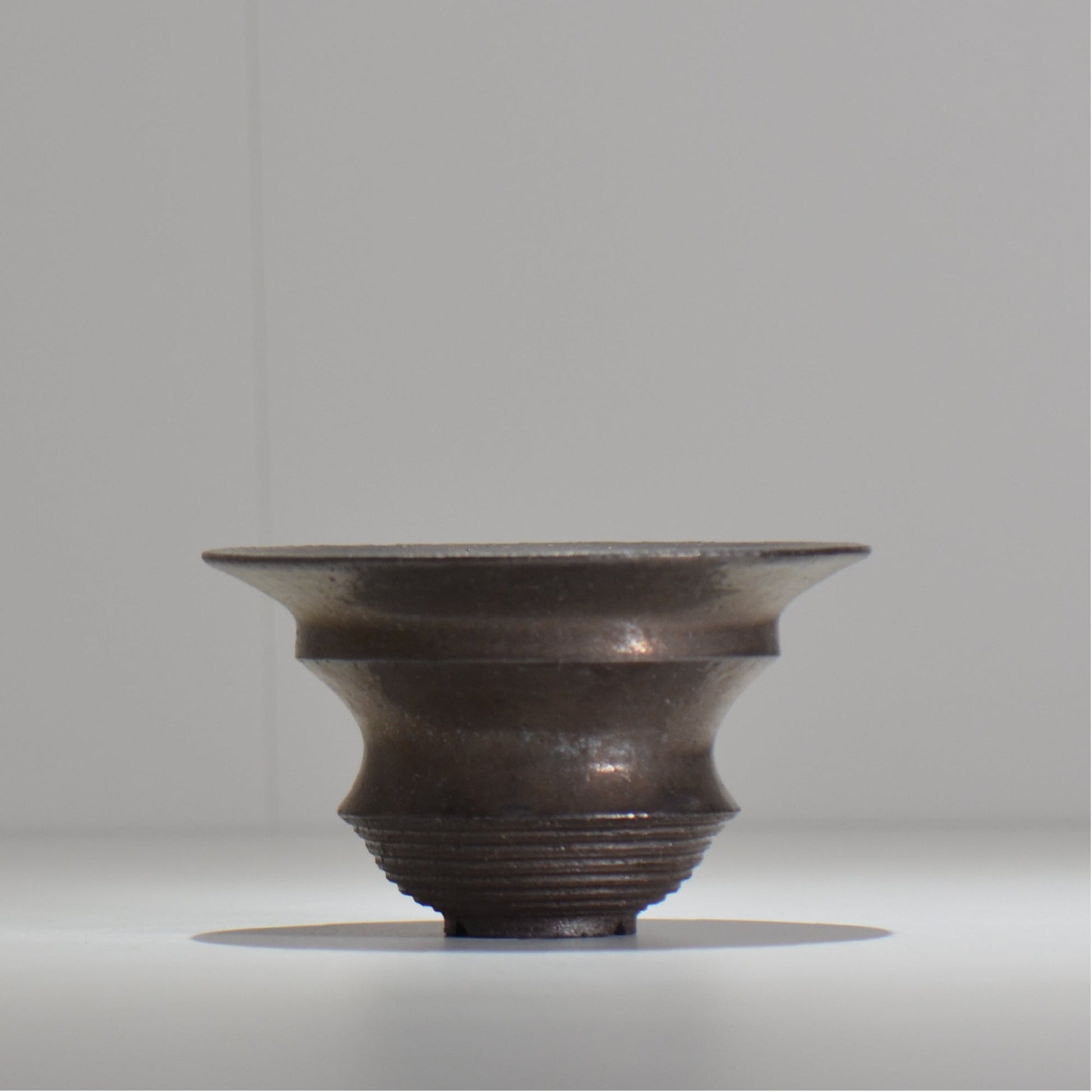 HACHILABO / UNIQUE POT 03 / M / 約 φ13.7cm / 植木鉢