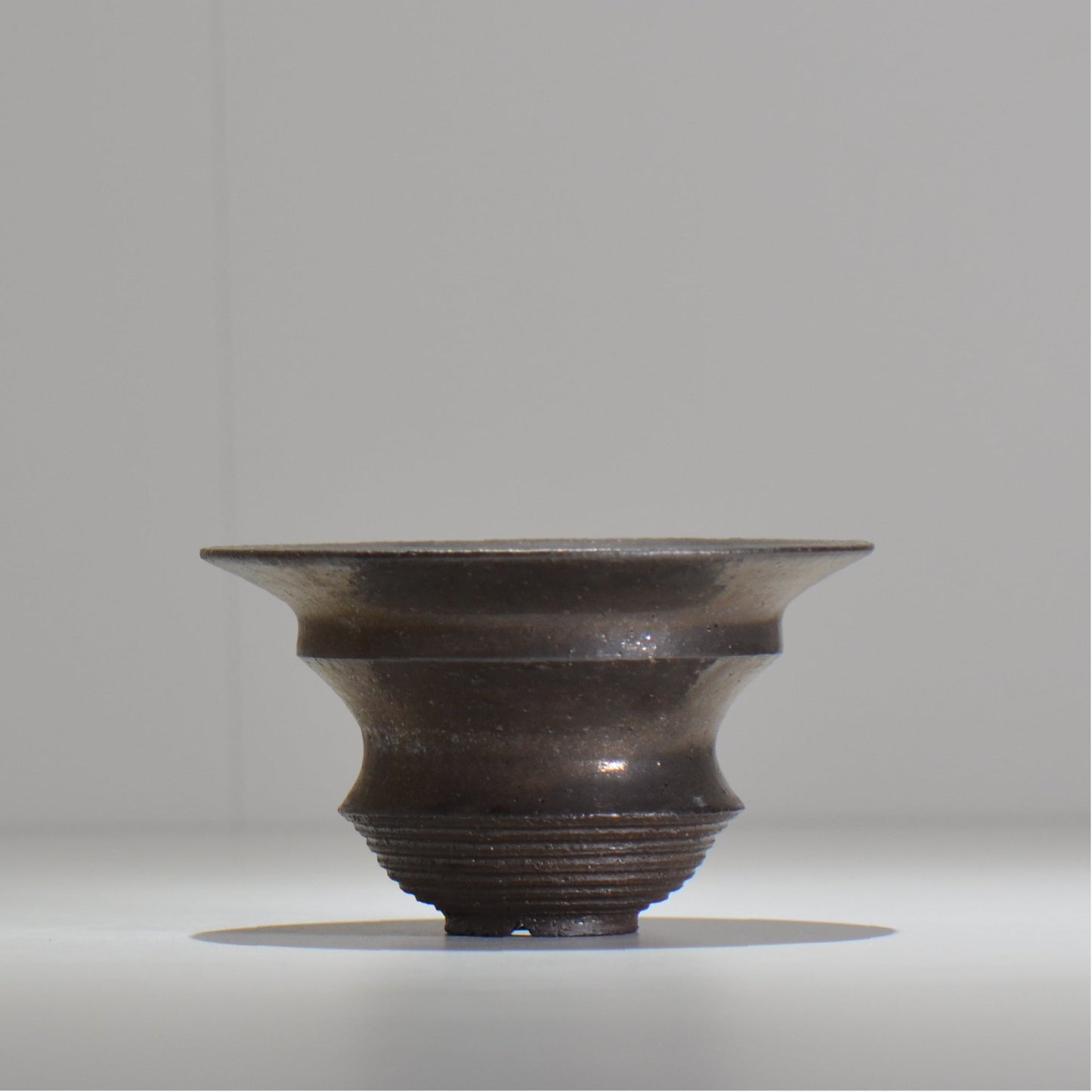 HACHILABO / UNIQUE POT 03 / M / 約 φ13.7cm / 植木鉢