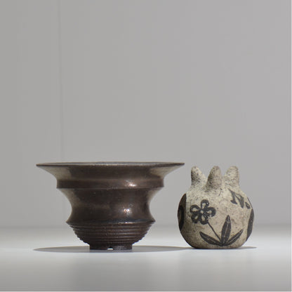 HACHILABO / UNIQUE POT 03 / M / 約 φ13.7cm / 植木鉢