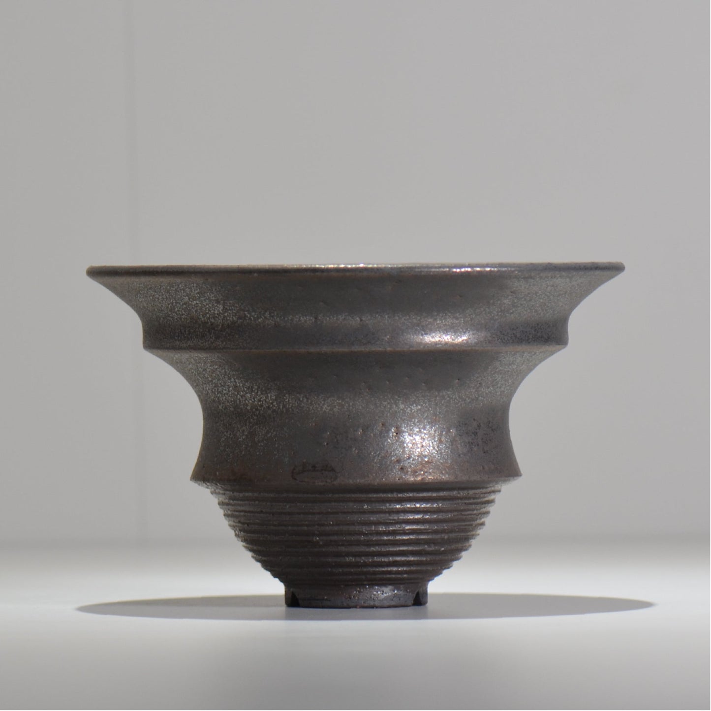 HACHILABO / UNIQUE POT 03 / XL / 約 φ20cm / 植木鉢