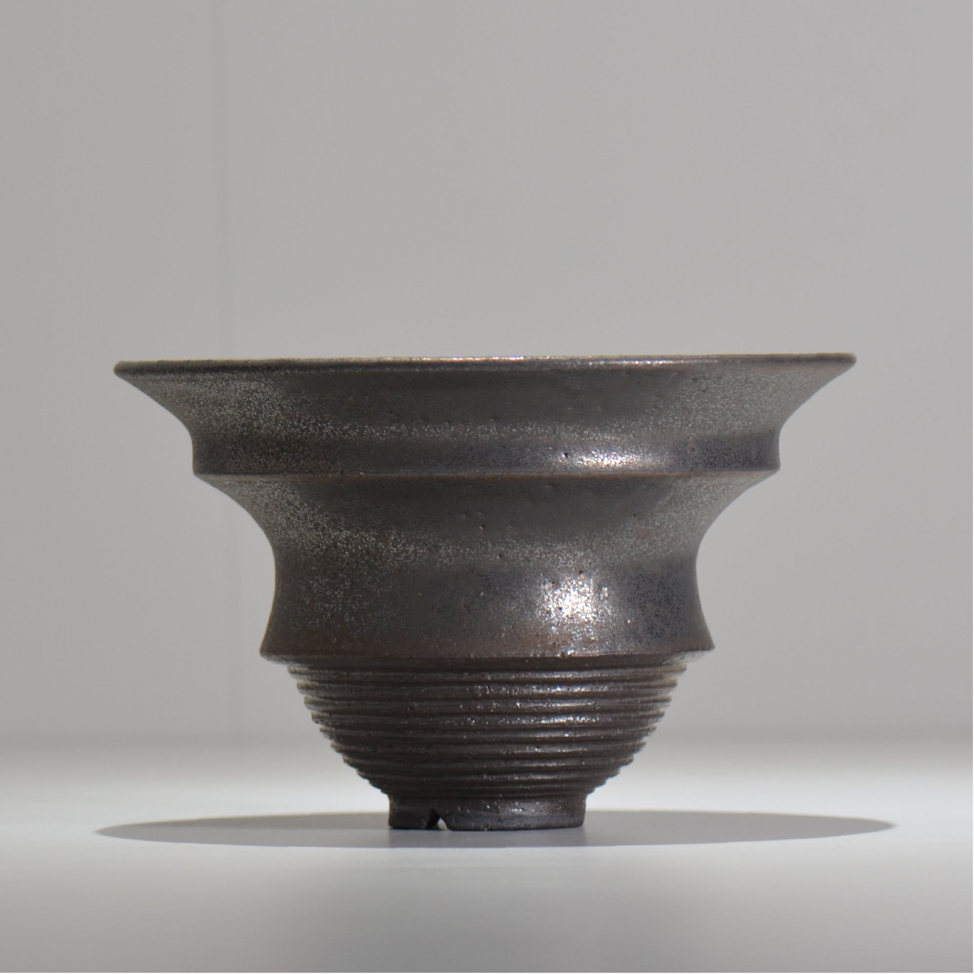 HACHILABO / UNIQUE POT 03 / XL / 約 φ20cm / 植木鉢