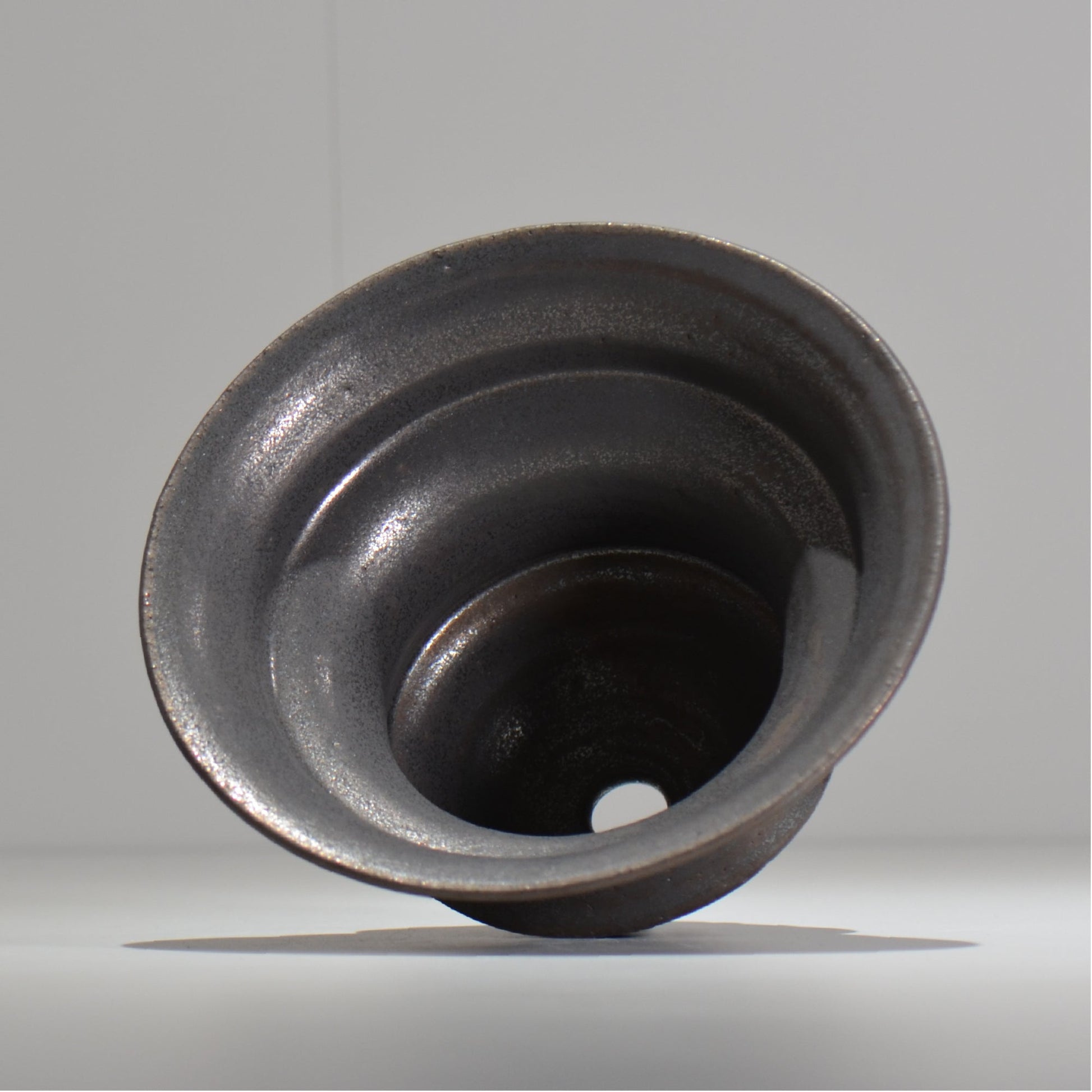 HACHILABO / UNIQUE POT 03 / XL / 約 φ20cm / 植木鉢