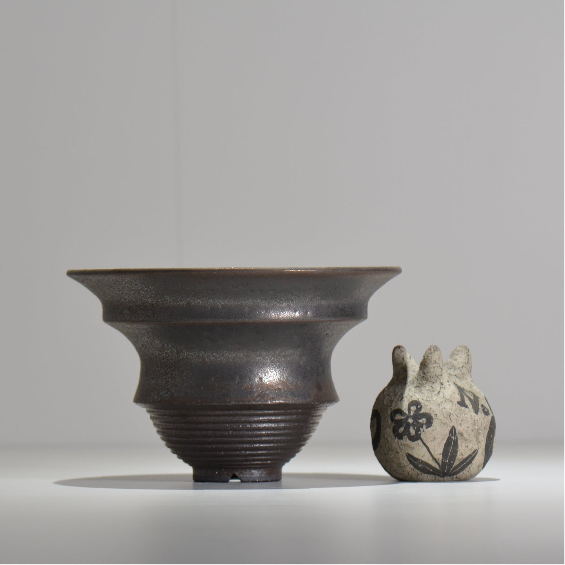 HACHILABO / UNIQUE POT 03 / XL / 約 φ20cm / 植木鉢