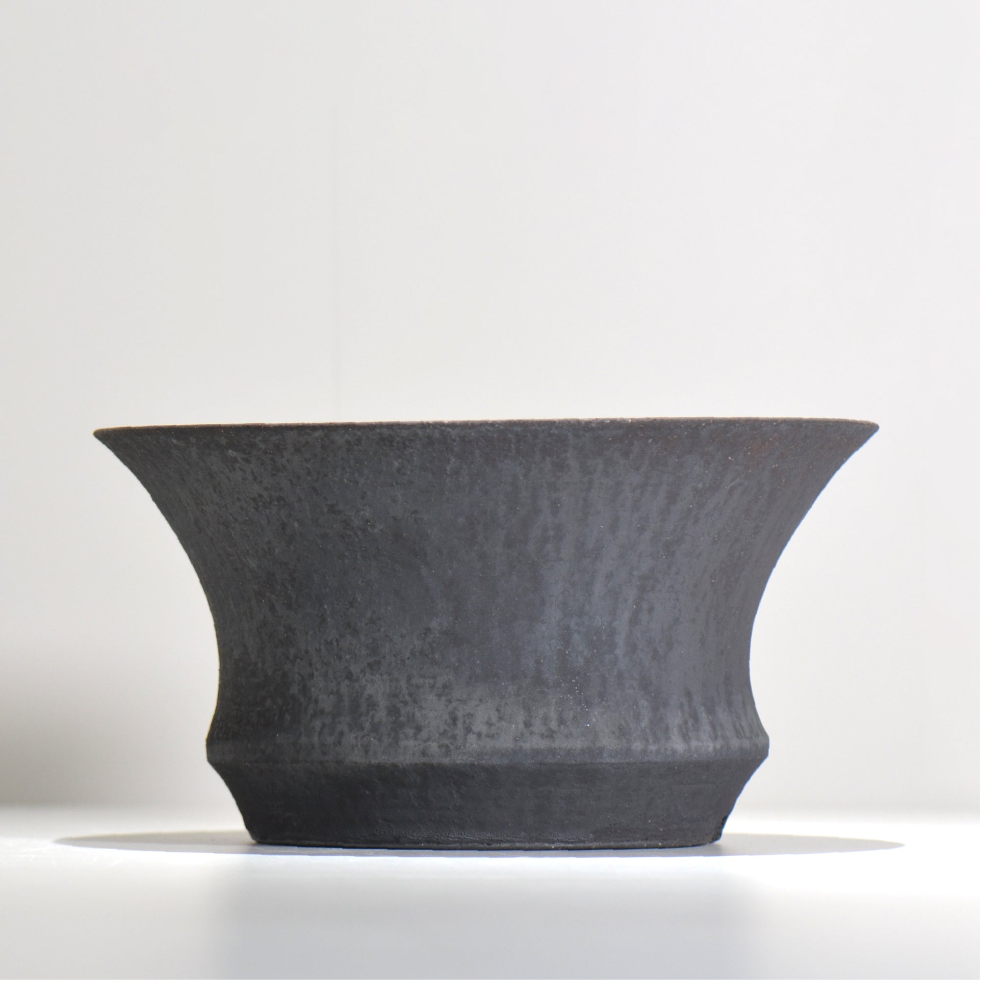 YATAGARASU / BIG 001 / 大鉢 / 約 φ28.7cm / 植木鉢