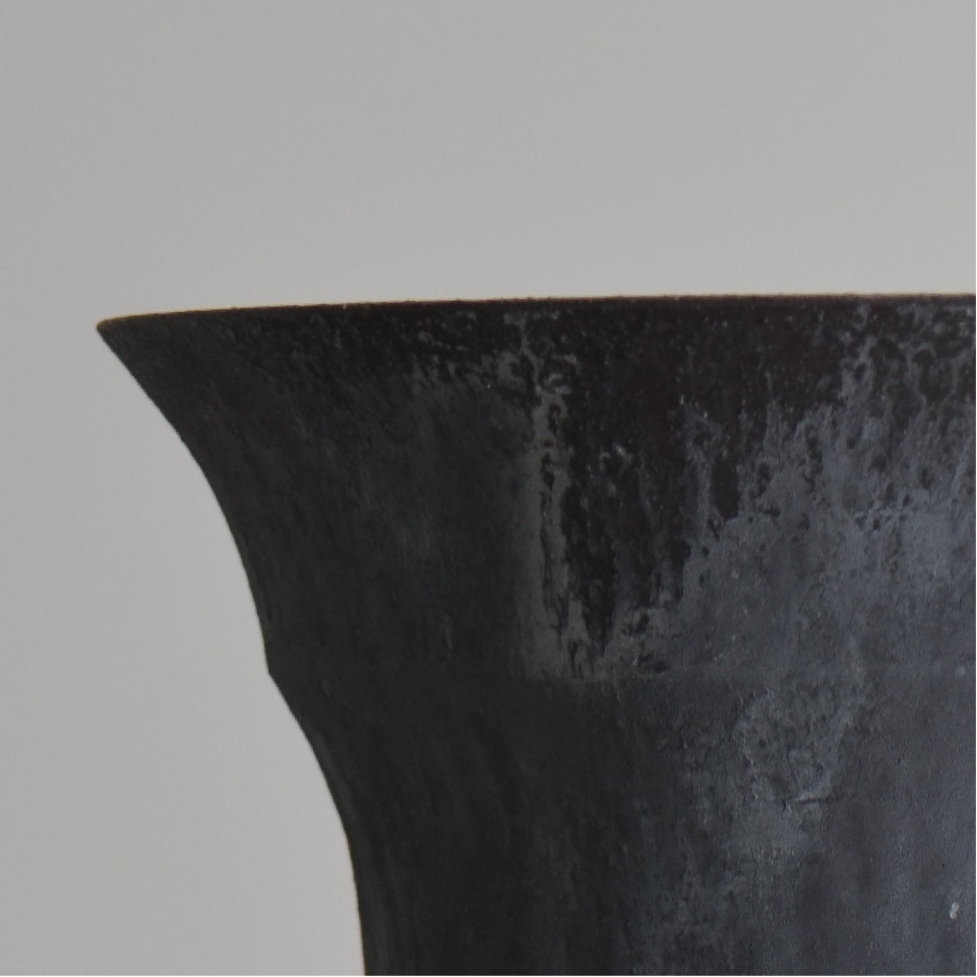 YATAGARASU / BIG 002 / 大鉢 / 約 φ28cm / 植木鉢