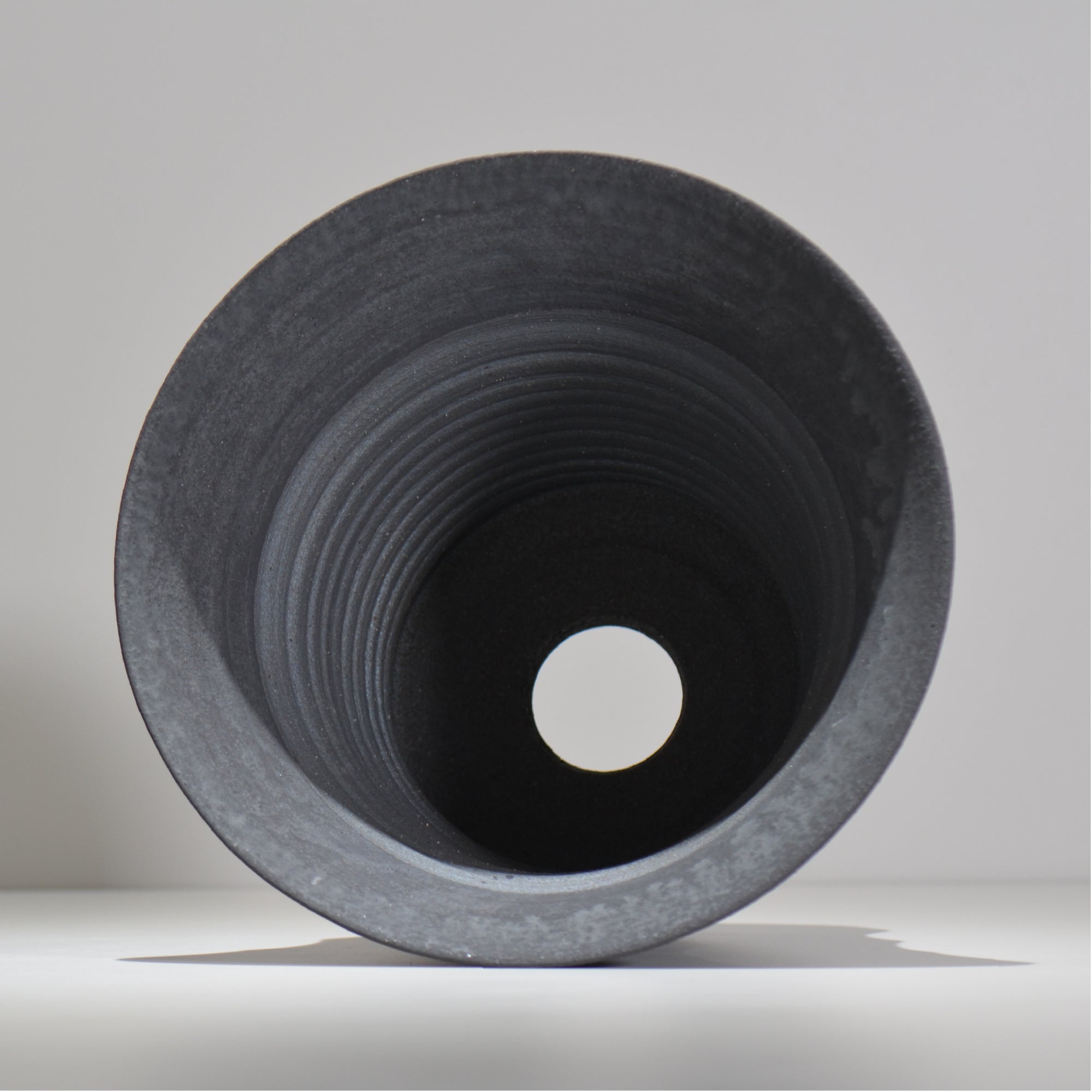 YATAGARASU / BIG 004 / 大鉢 / 約 φ29.5cm / 植木鉢 – ハチラボ