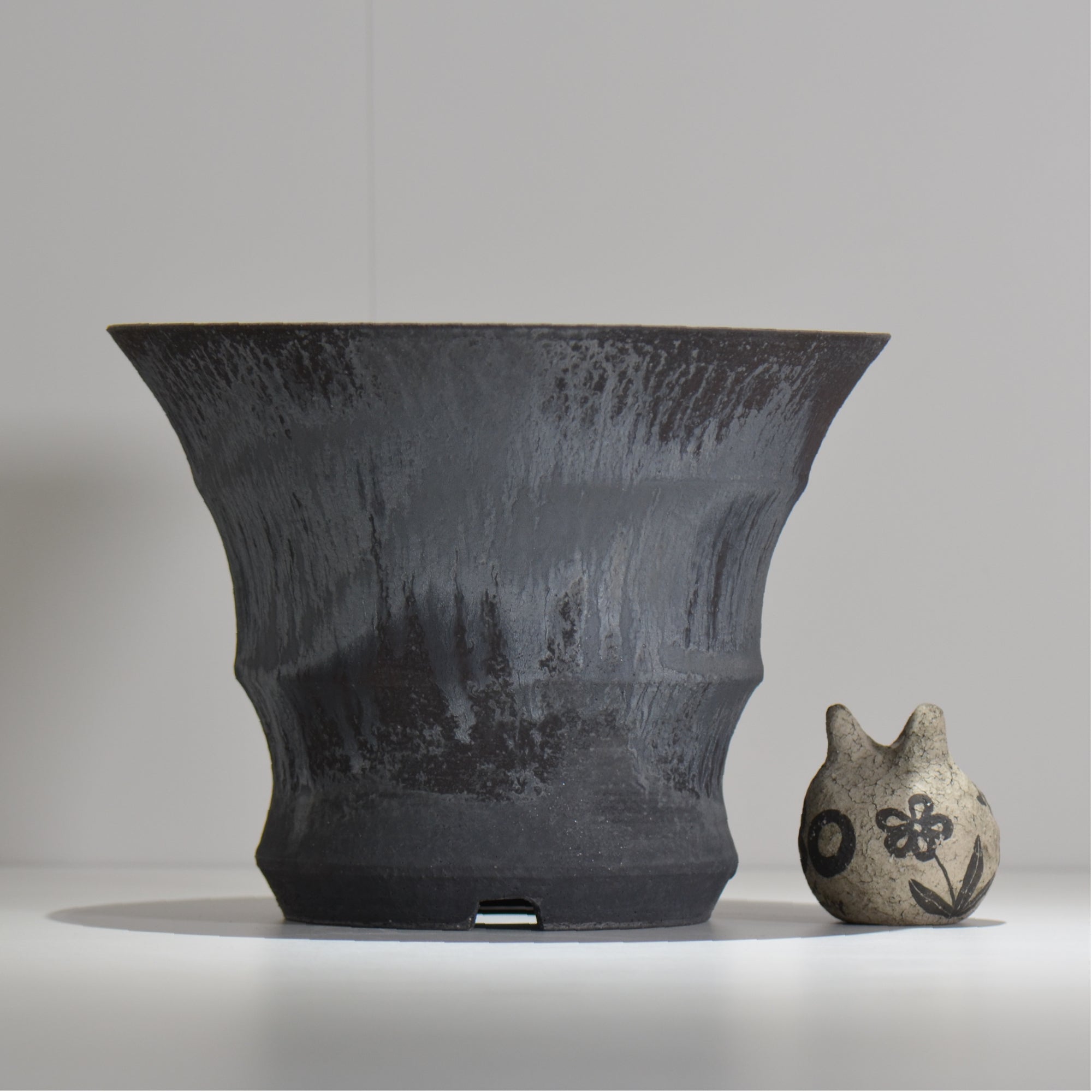 YATAGARASU / BIG 004 / 大鉢 / 約 φ29.5cm / 植木鉢 – ハチラボ