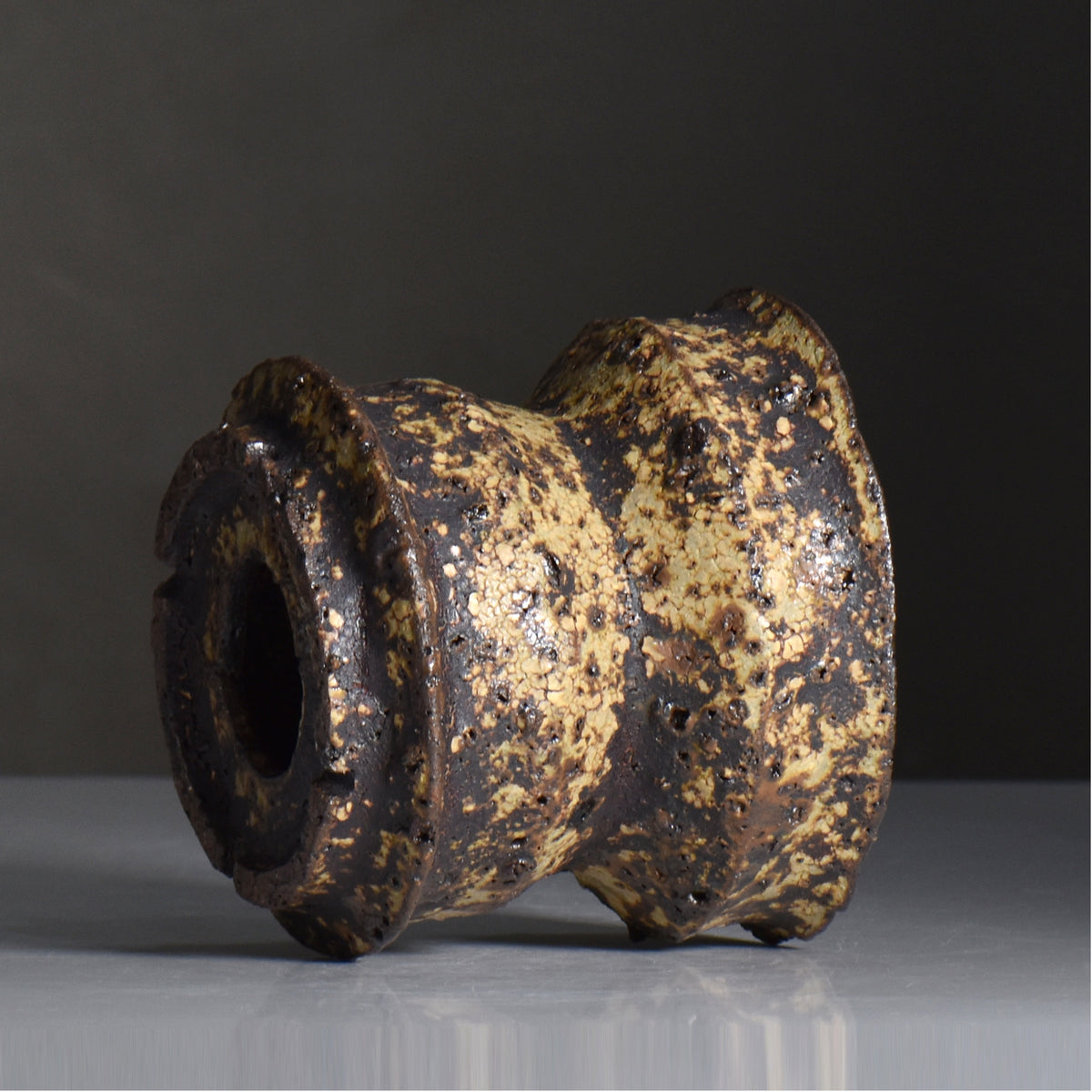 山下太 / 阿蘇石黄裂マダラ灰釉 / yf_12_m / 約 φ13.7cm / 植木鉢