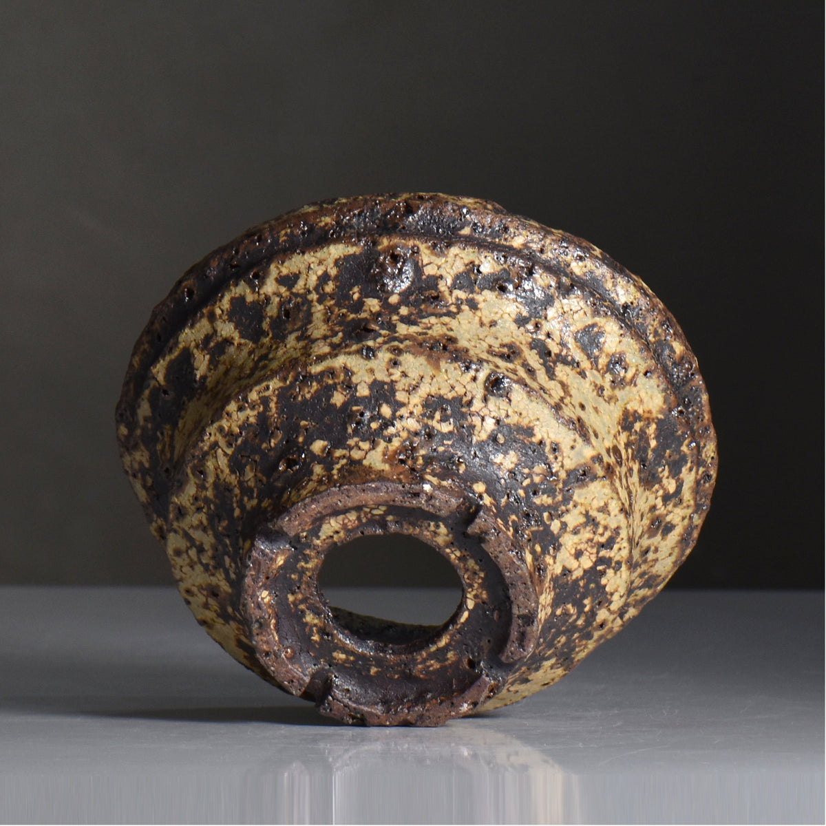 山下太 / 阿蘇石黄裂マダラ灰釉 / yf_13_l / 約 φ15.5cm / 植木鉢